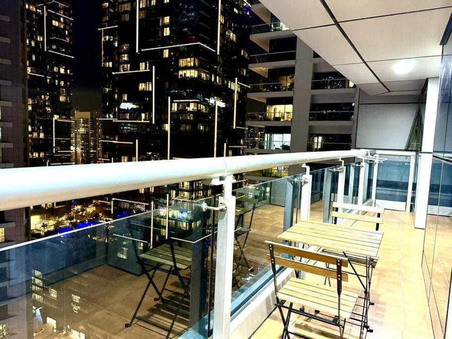 Opp And Club, Next To Marina Walk, Luxury Apartment *