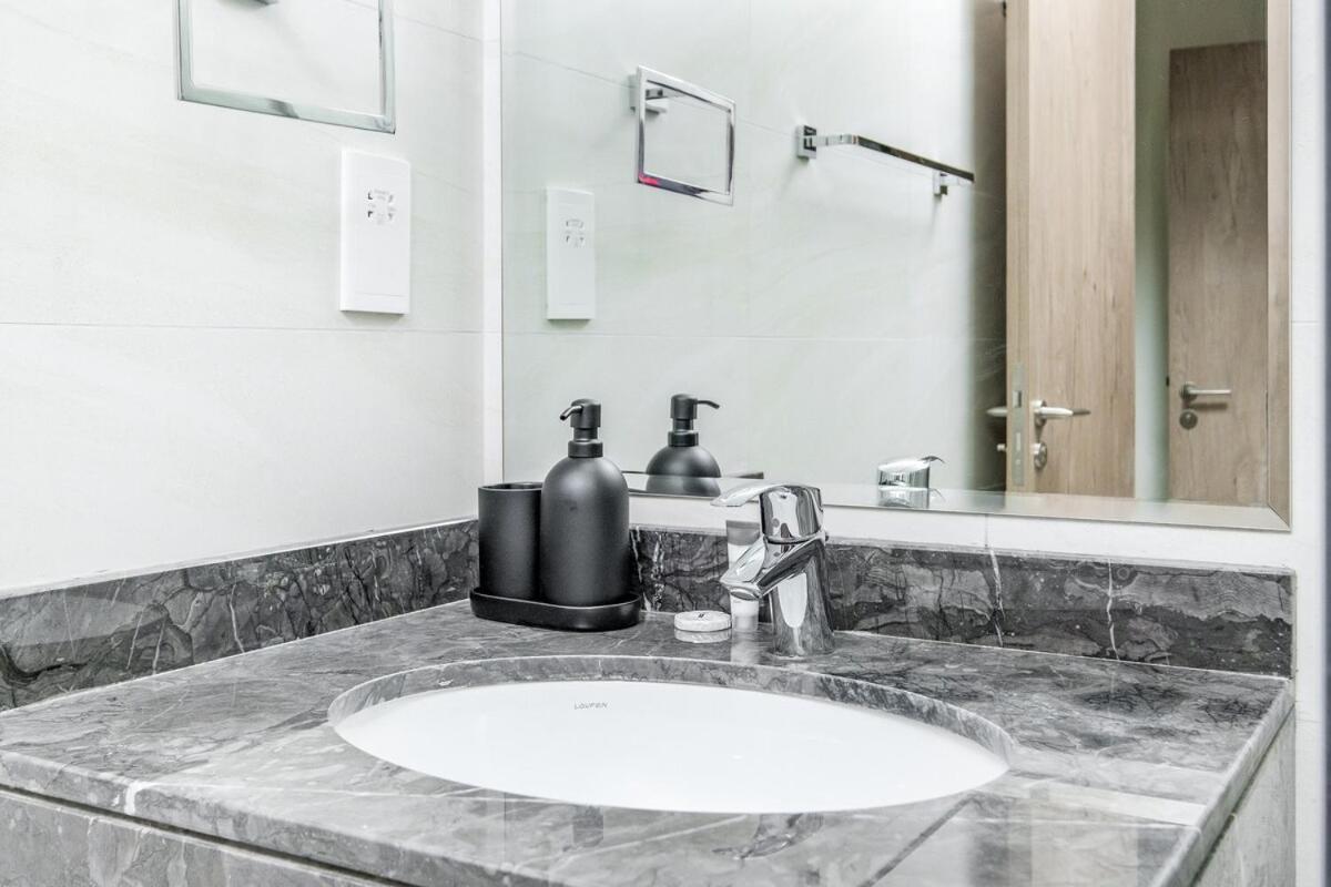 Serene 1-bedroom For 4 In Business Bay Apartment Dubai