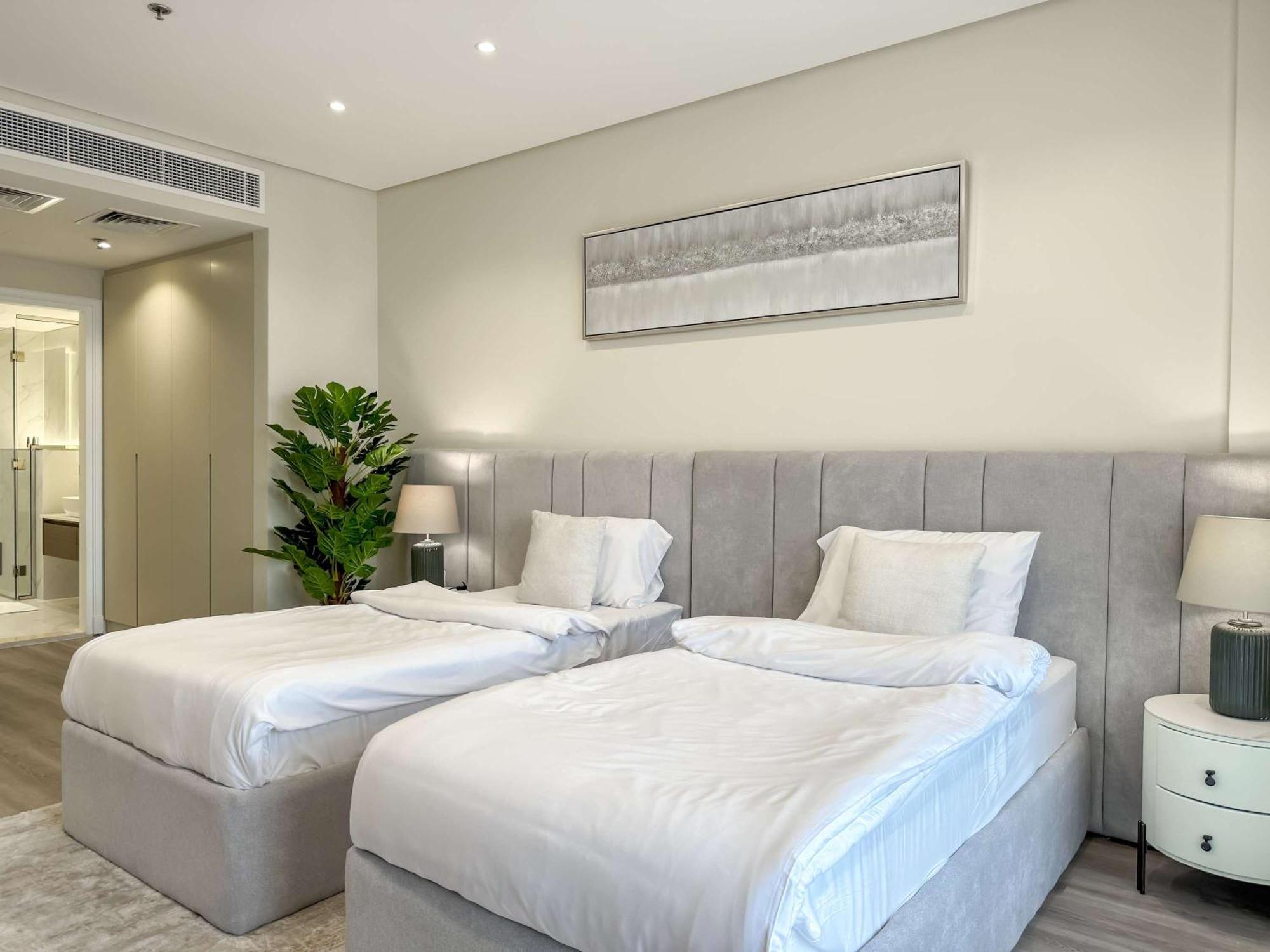 Upgraded 2br - Beachfront - 5 Star * Dubai