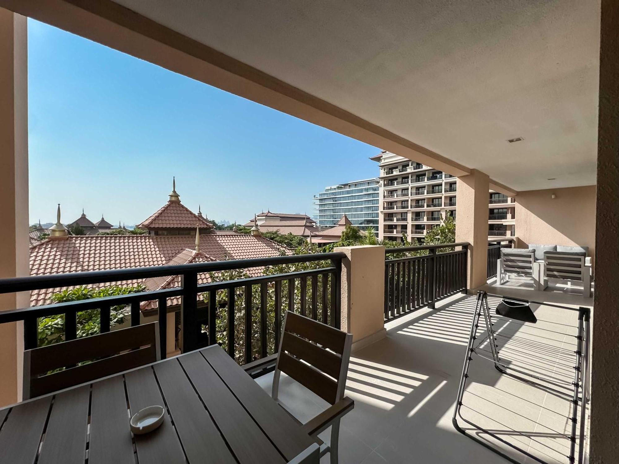 Upgraded 2br - Beachfront - 5 Star Apartment *