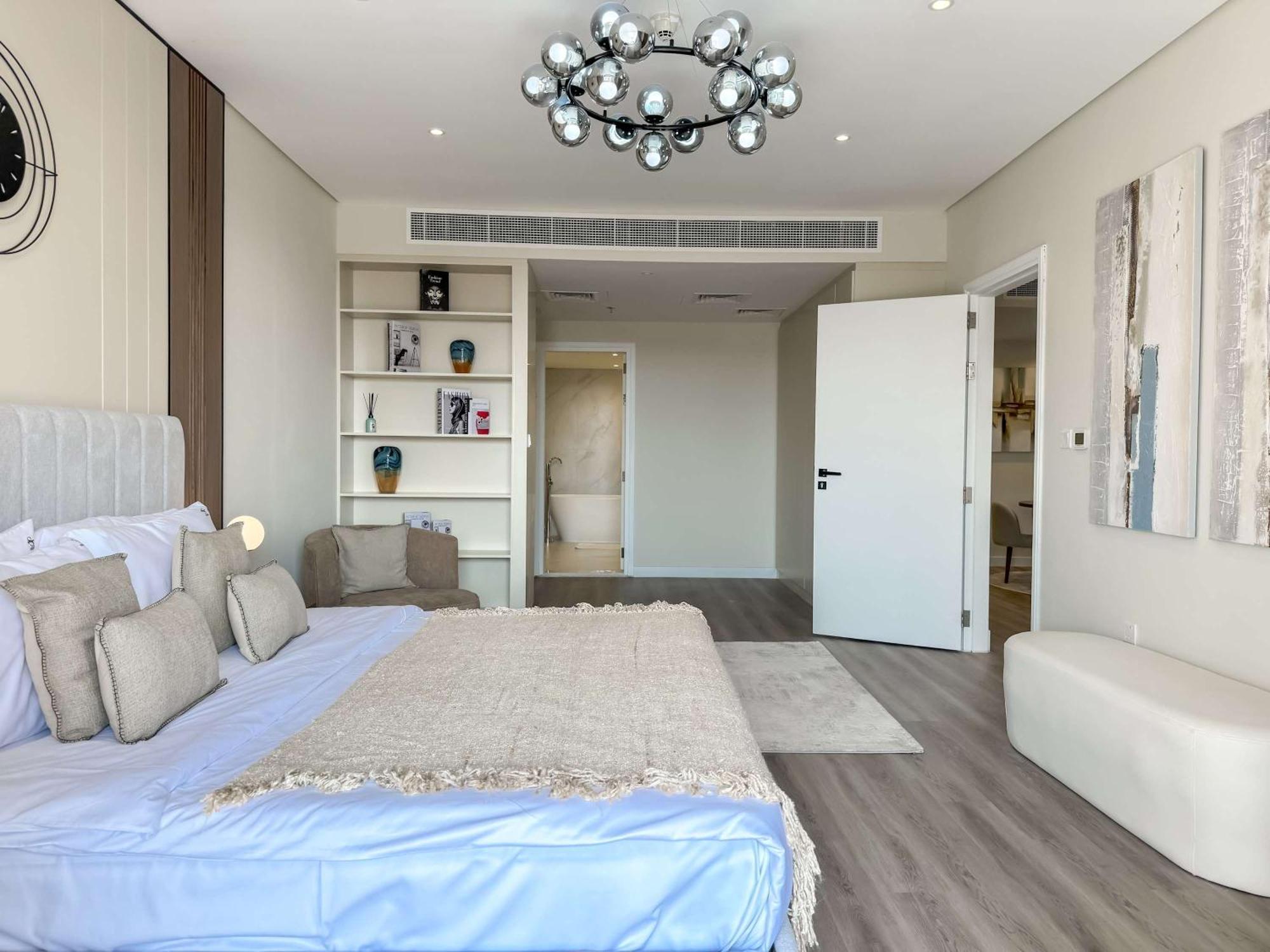Apartment Upgraded 2br - Beachfront - 5 Star Dubai