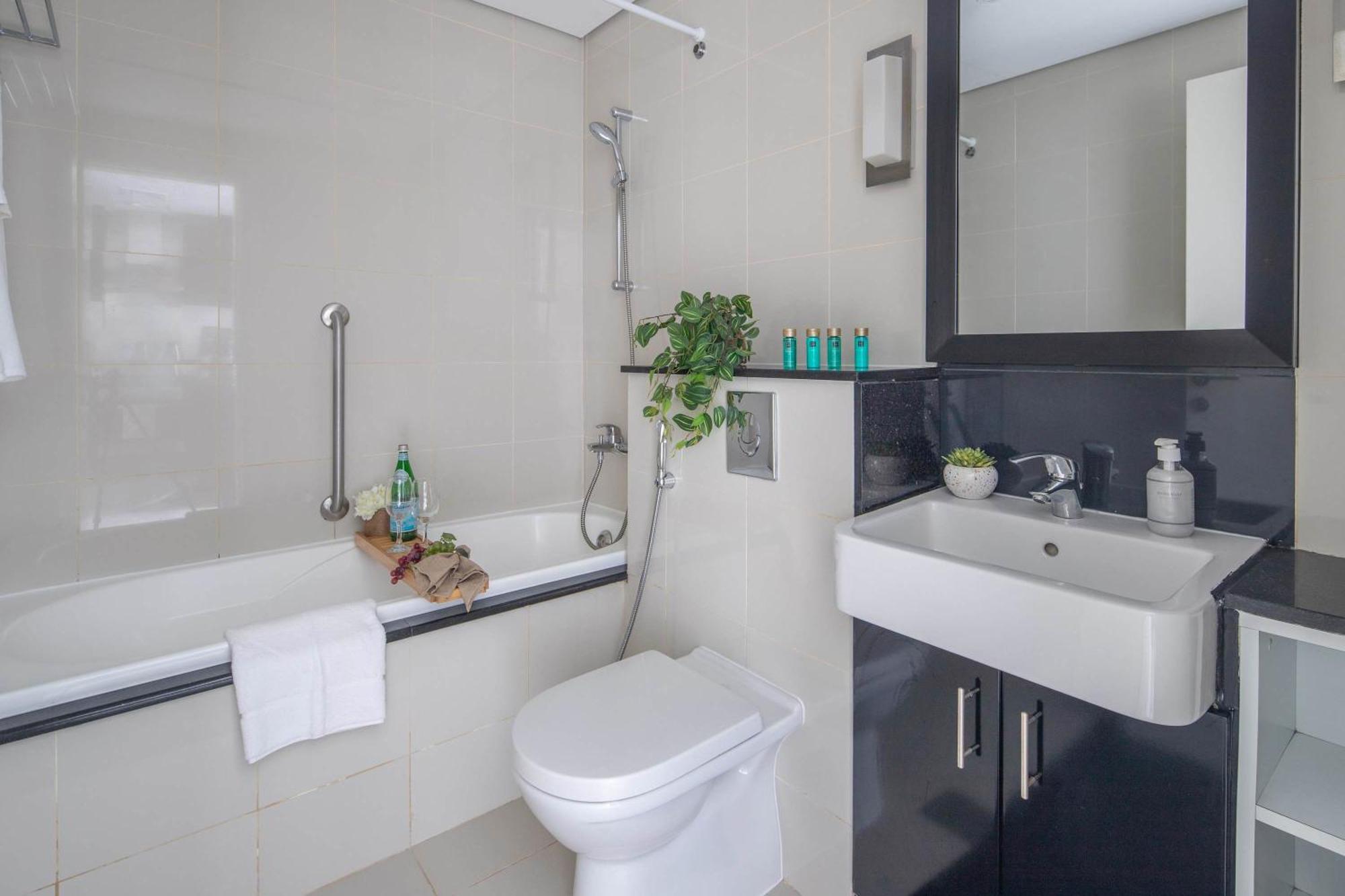 Frank Porter - Damac Cour Jardin Dubai