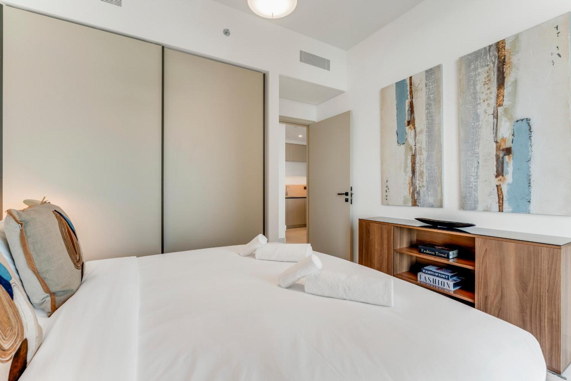 Coastal Chic 1 Bedroom W Private Dubai