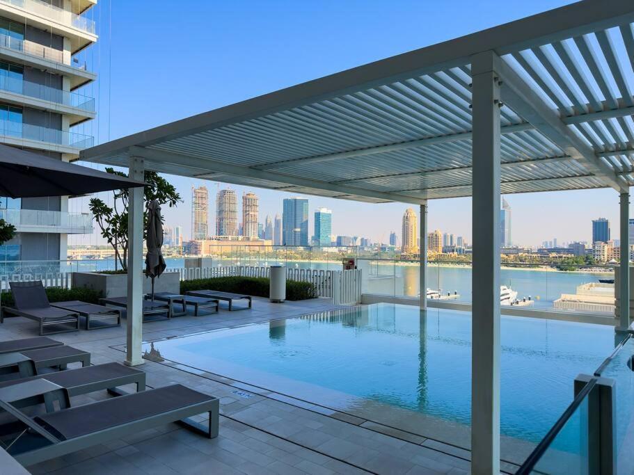 Coastal Chic 1 Bedroom W Private * Dubai