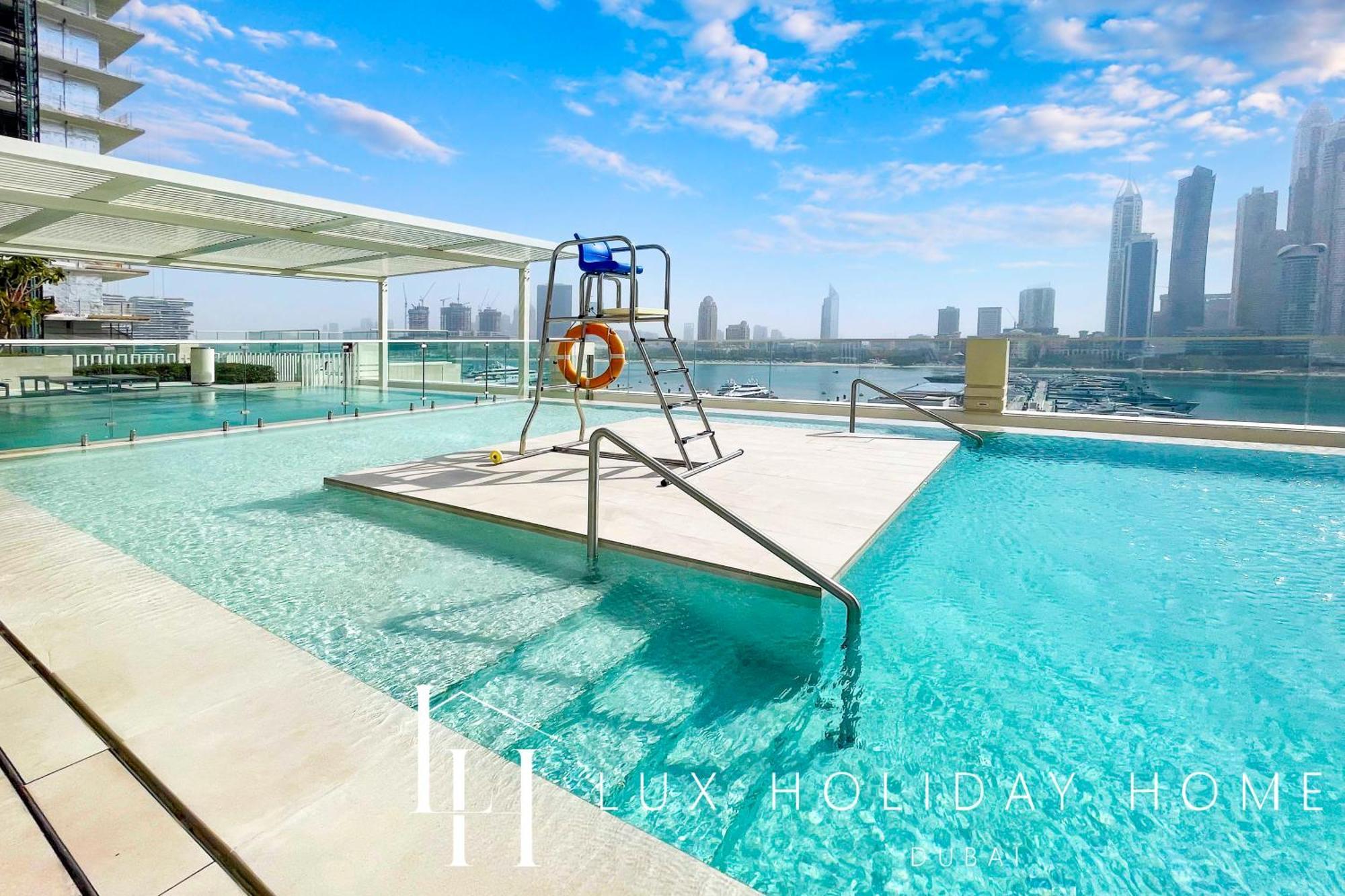 Lux The Marina Vista Beachfront 4 Apartment