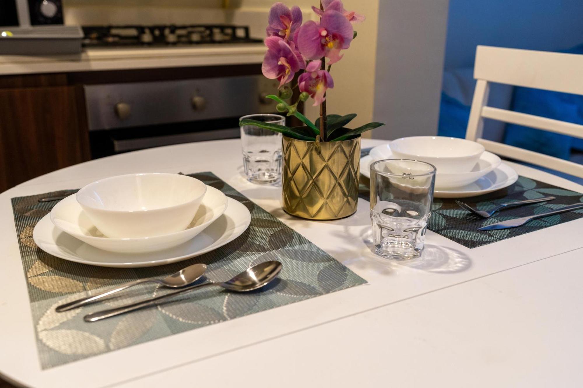 Luxury 1br Apt, Canal View, Near Mall Apartment