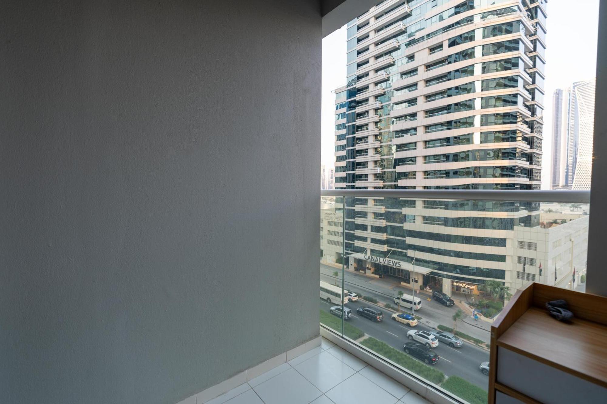 Apartment Luxury 1br Apt, Canal View, Near Mall Dubai