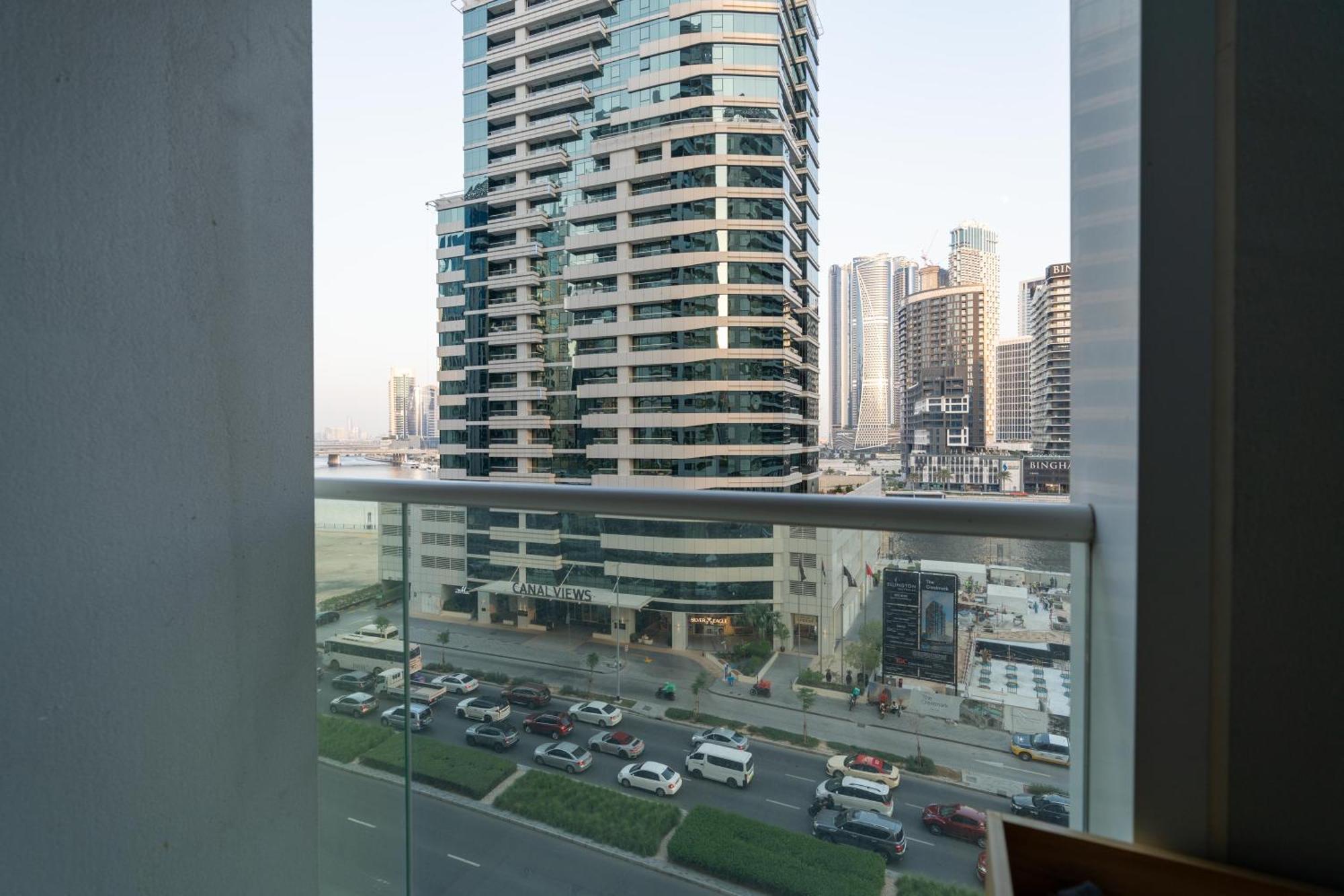 Luxury 1br Apt, Canal View, Near Mall Dubai