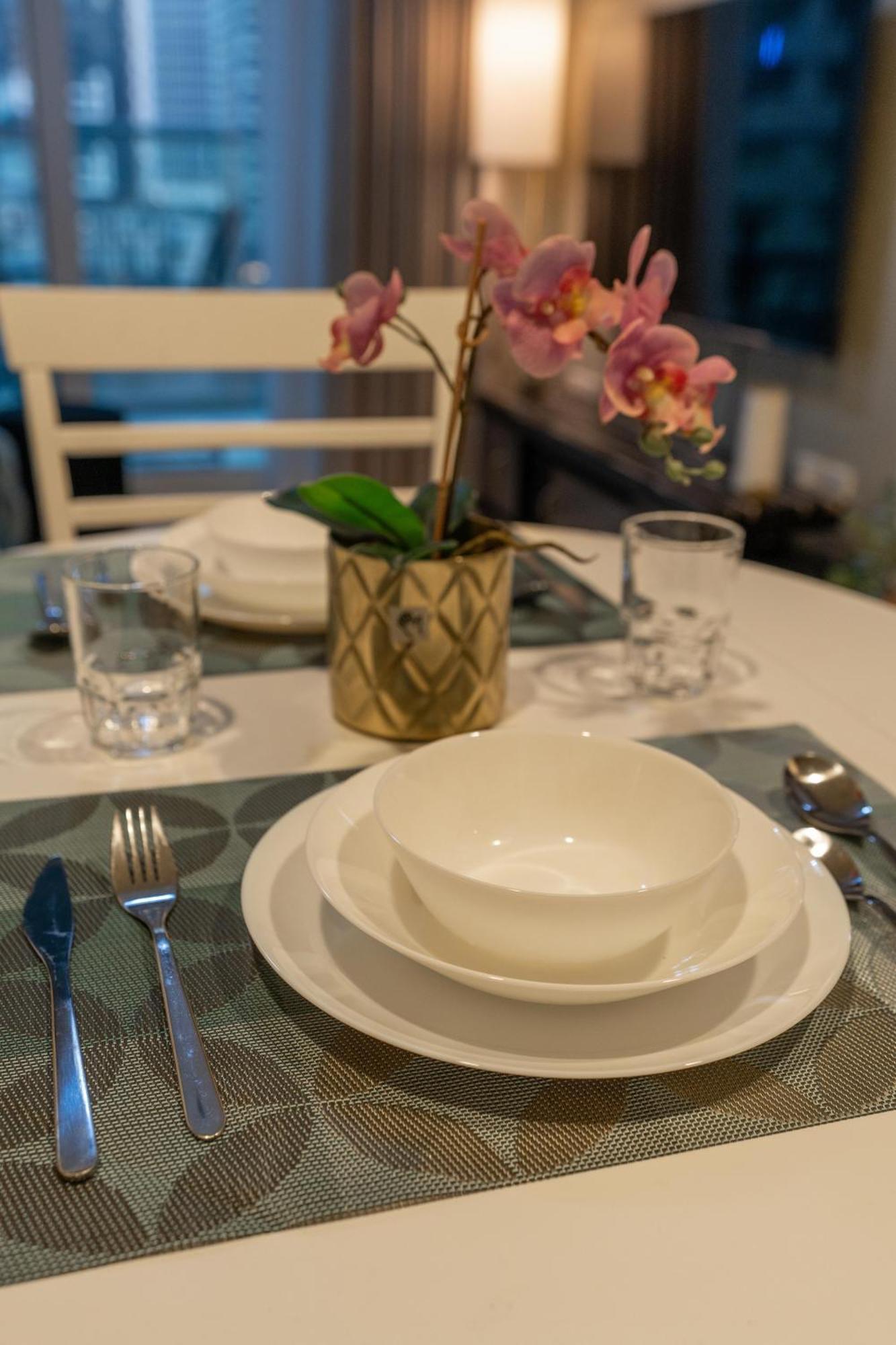 Luxury 1br Apt, Canal View, Near Mall