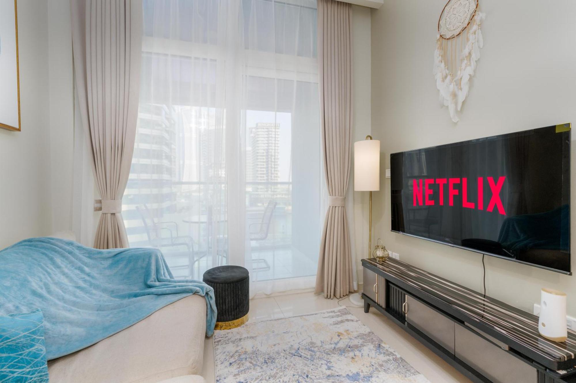 Luxury 1br Apt, Canal View, Near Mall * Dubai