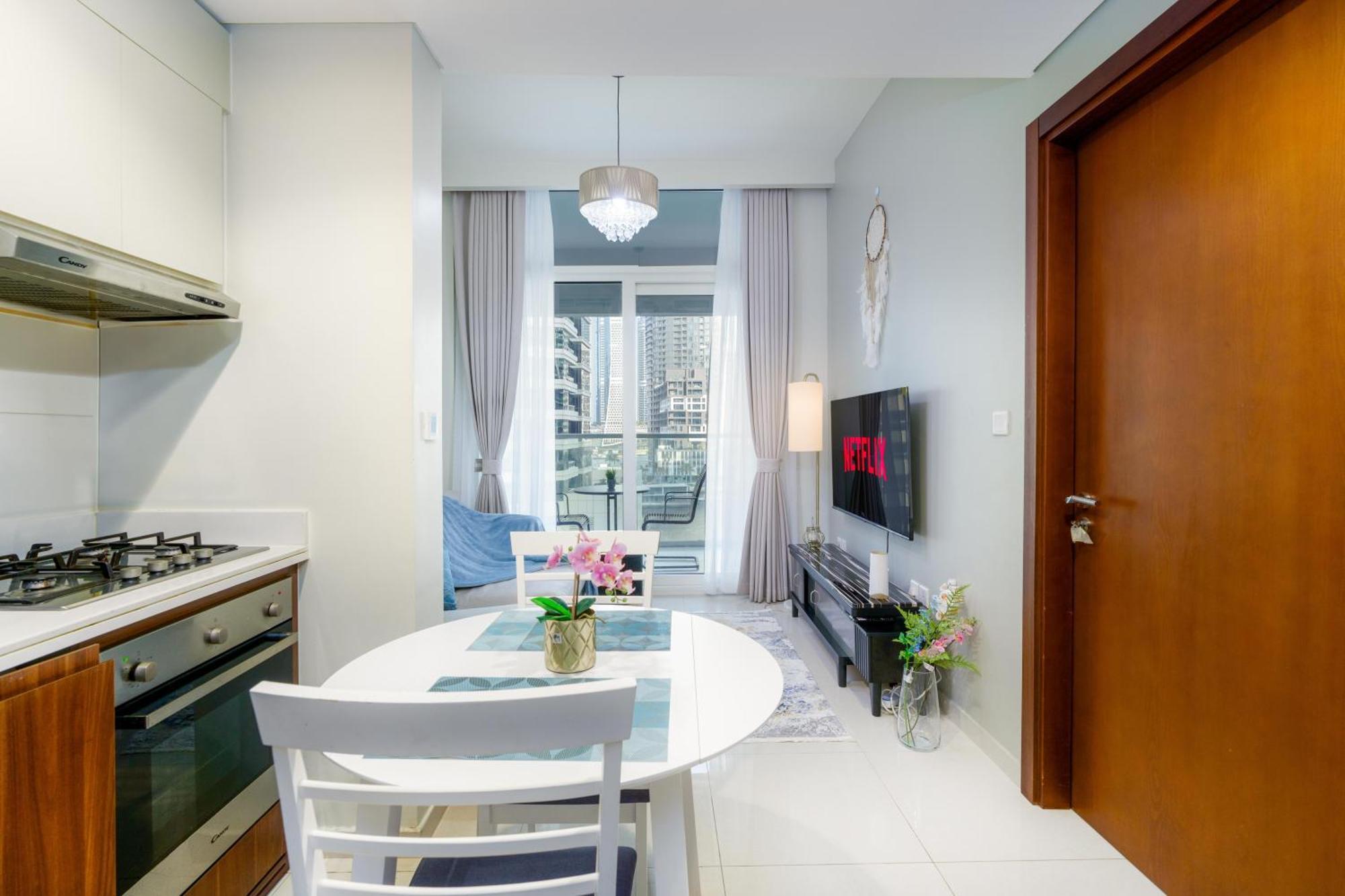 Luxury 1br Apt, Canal View, Near Mall Apartment