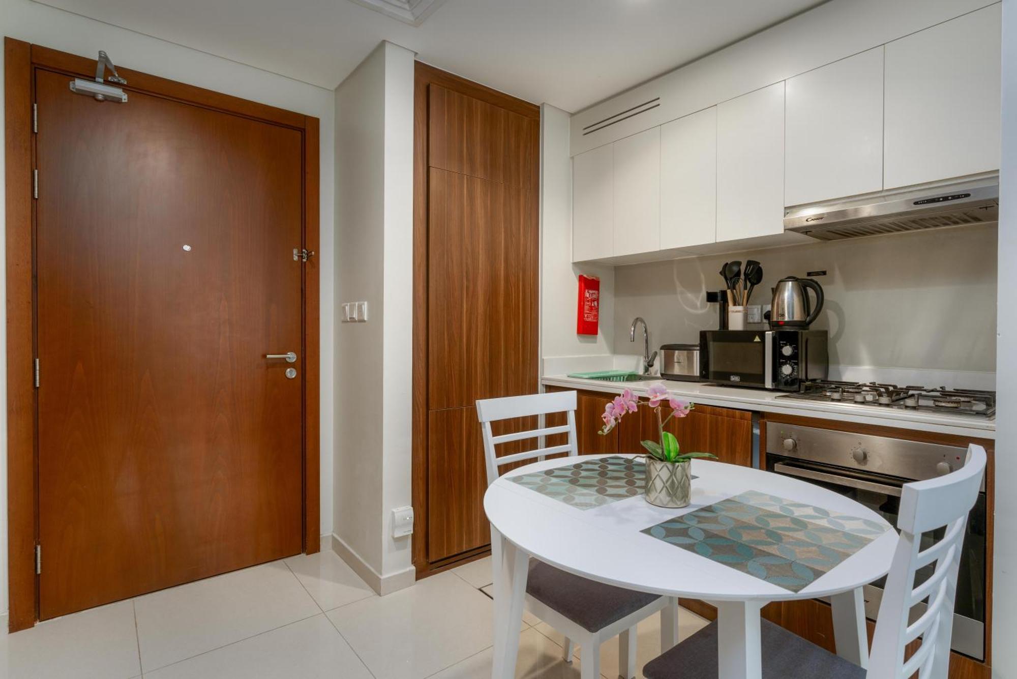 Luxury 1br Apt, Canal View, Near Mall Apartment Dubai