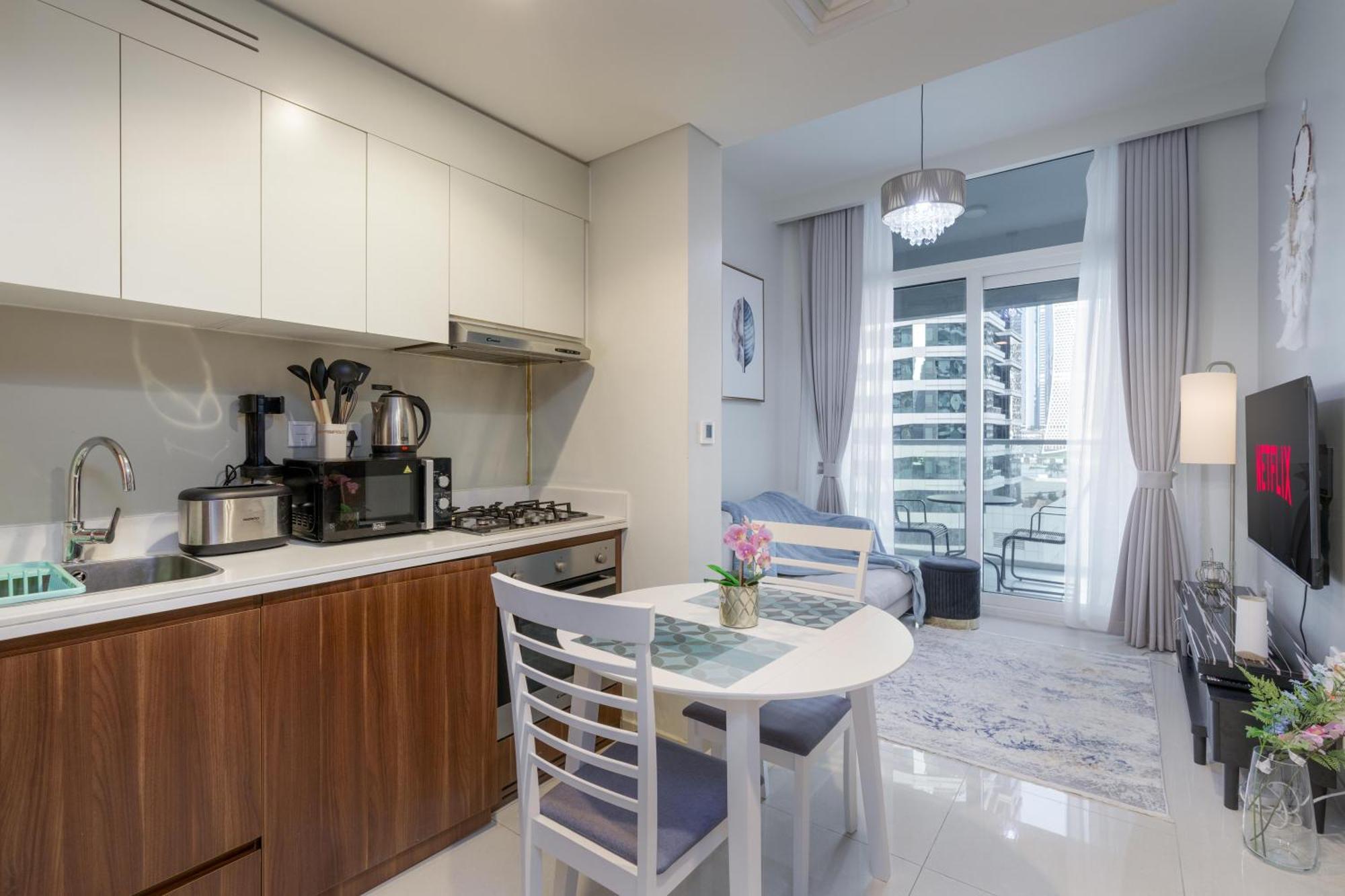 Luxury 1br Apt, Canal View, Near Mall Apartment Dubai