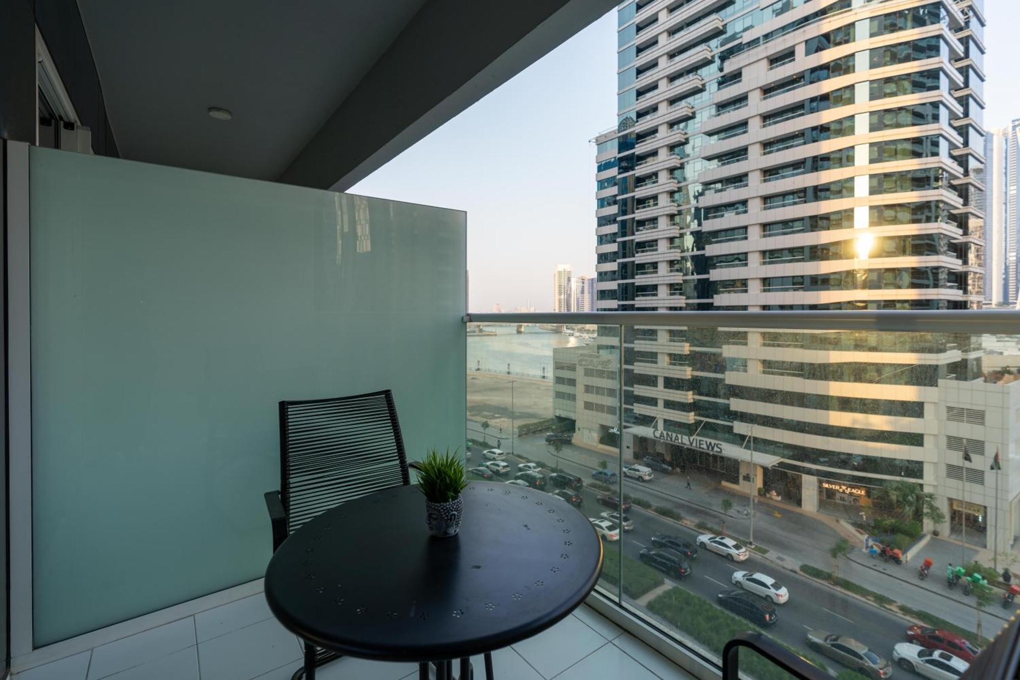 Luxury 1br Apt, Canal View, Near Mall *