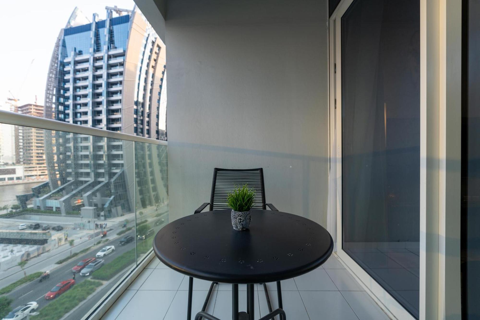 Luxury 1br Apt, Canal View, Near Mall Apartment