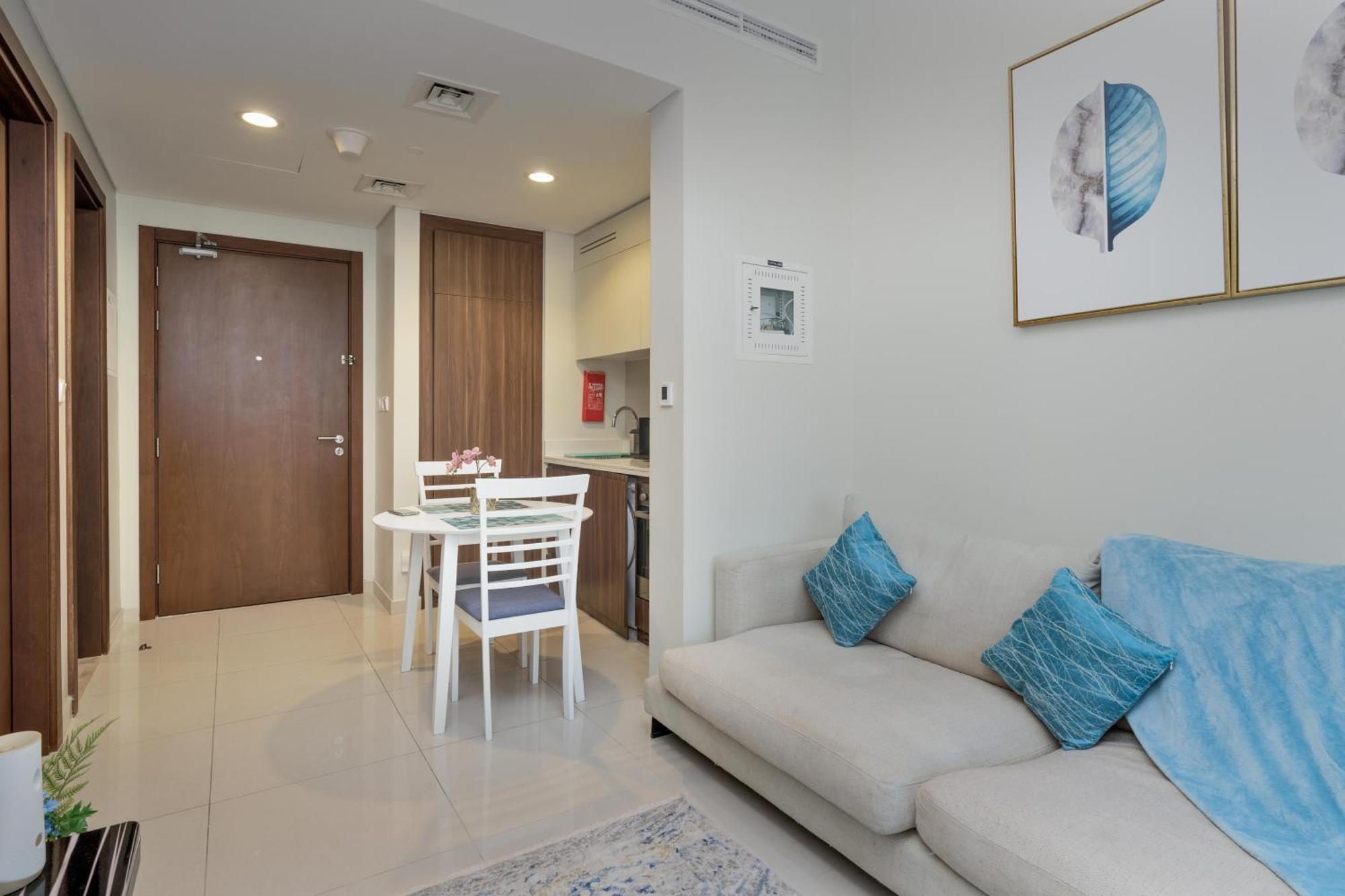 Apartment Luxury 1br Apt, Canal View, Near Mall Dubai