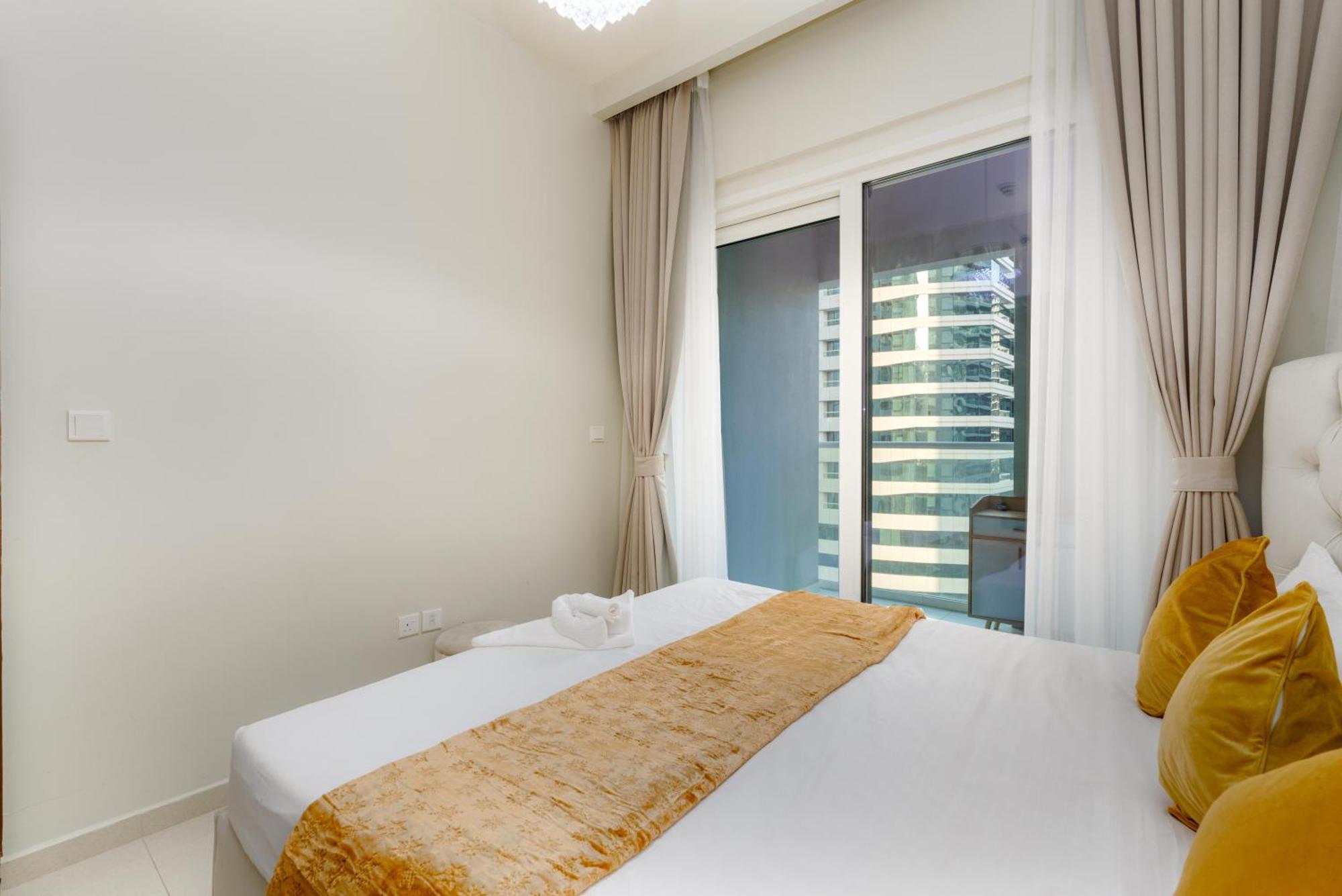 Luxury 1br Apt, Canal View, Near Mall Apartment Dubai