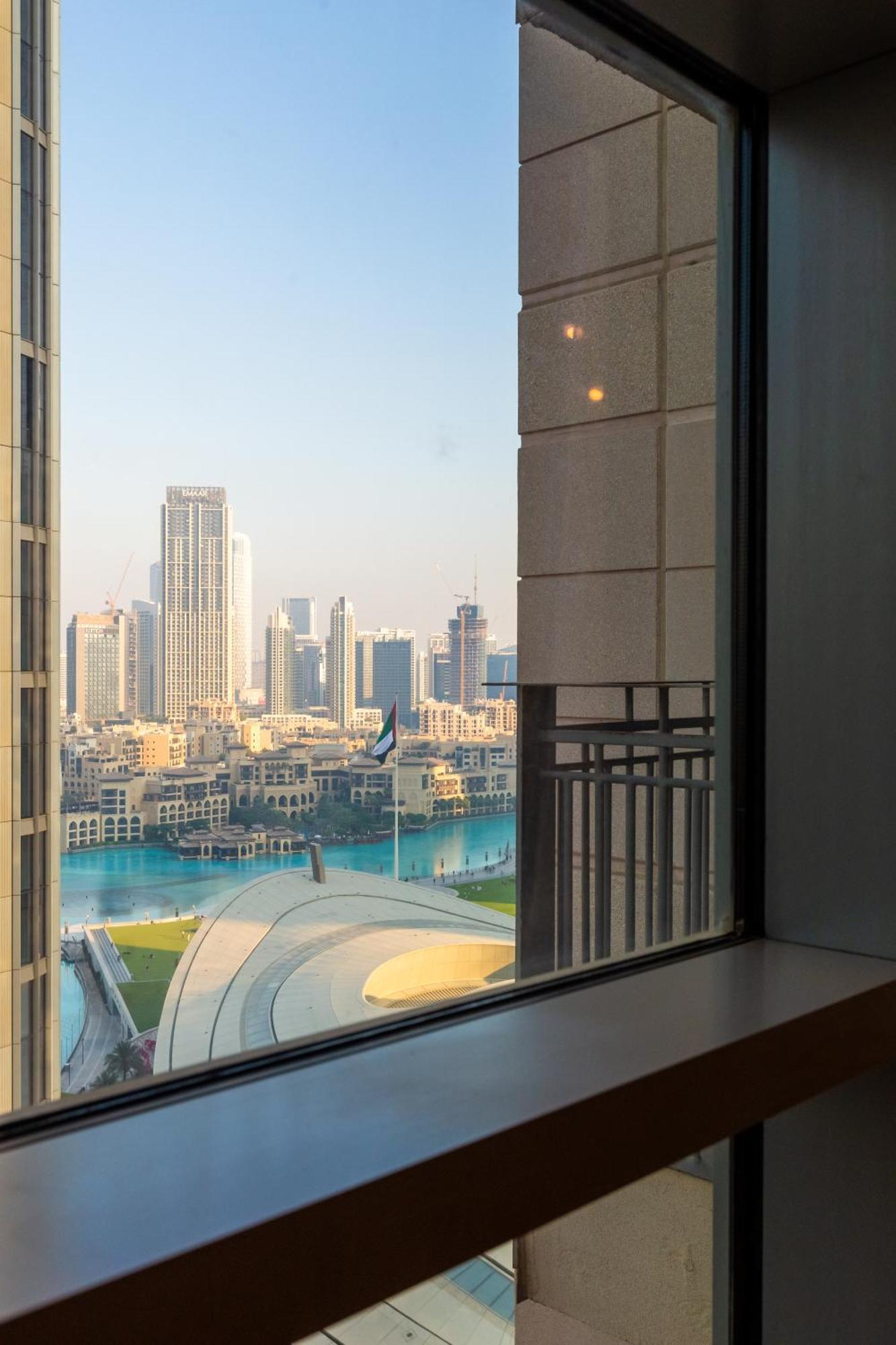 Downtown 2 Bedroom Burj Khalifa & Fountains Views 8 Min From Mall *