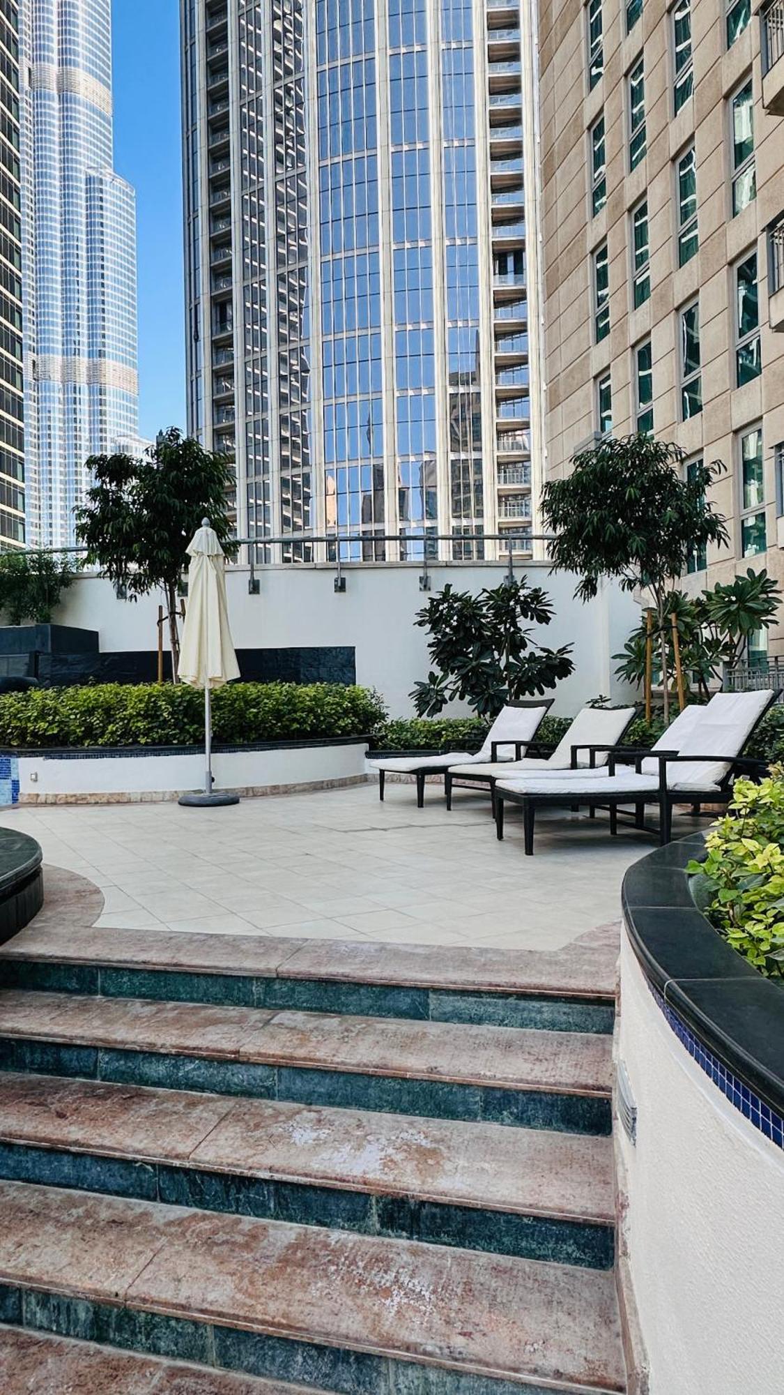 Downtown 2 Bedroom Burj Khalifa & Fountains Views 8 Min From Mall