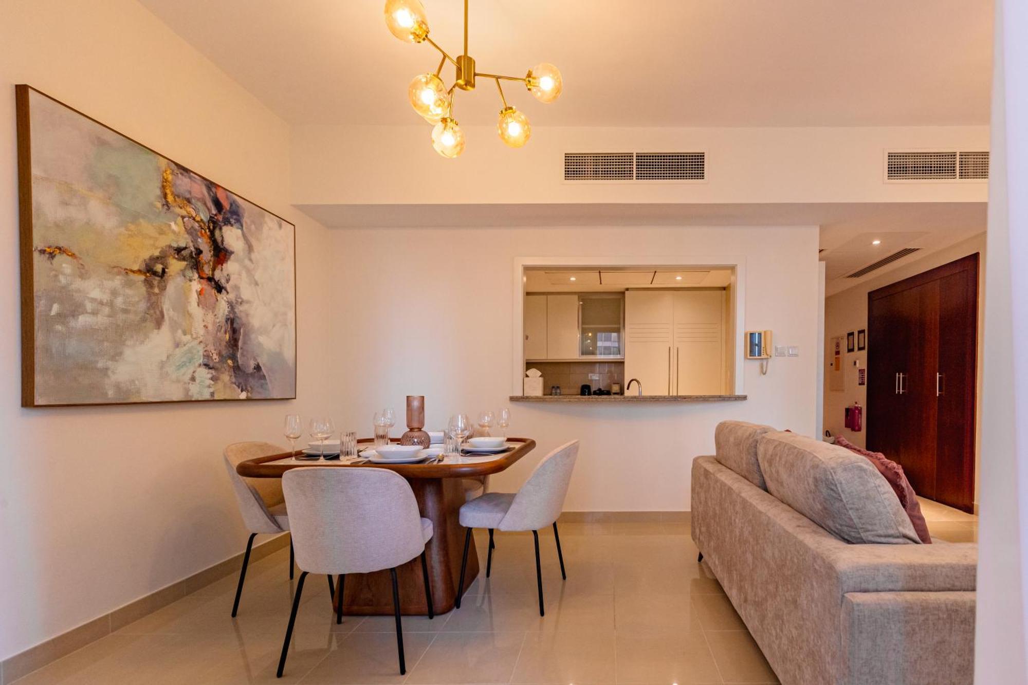 Downtown 2 Bedroom Burj Khalifa & Fountains Views 8 Min From Mall Apartment *
