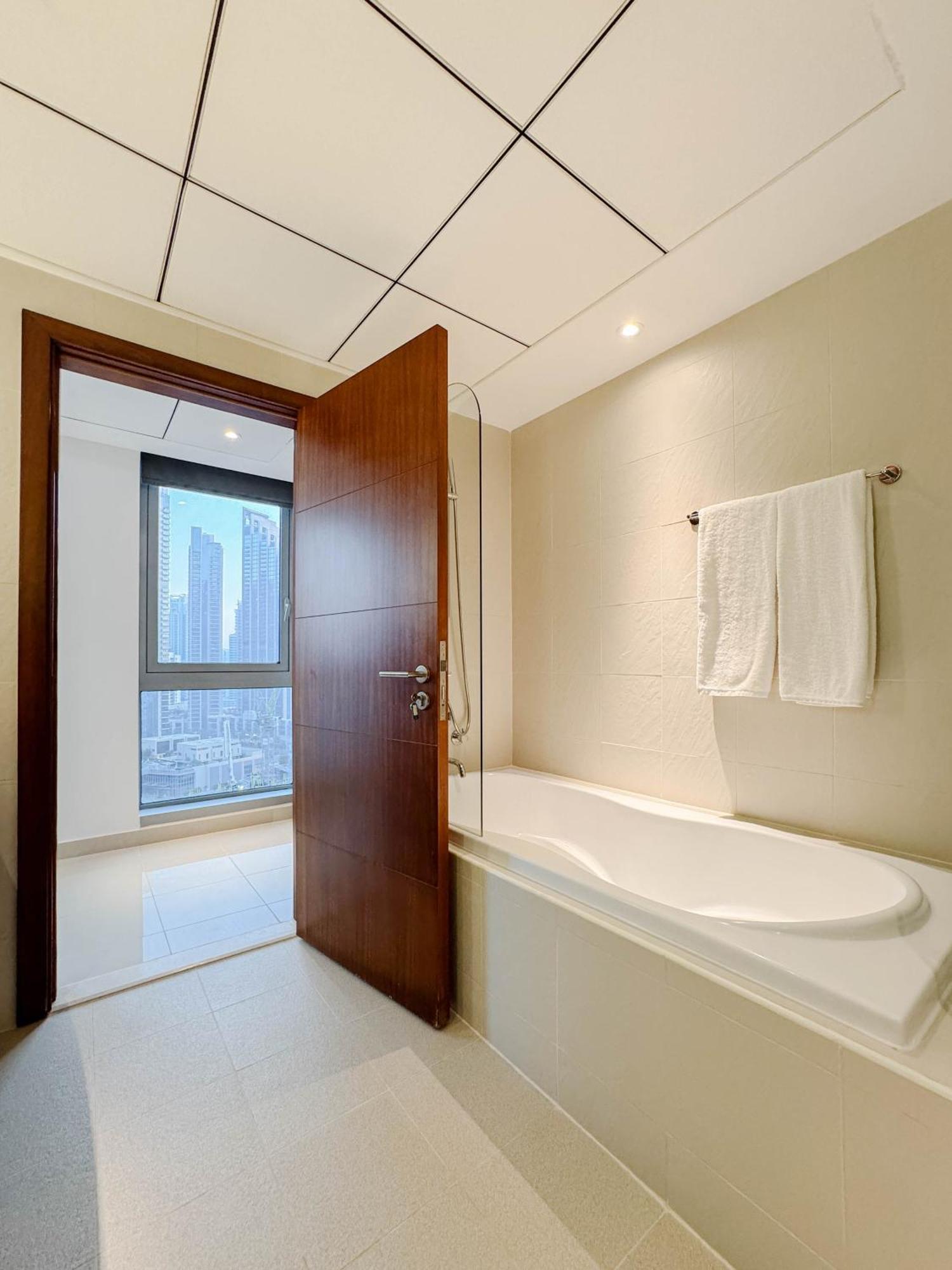 Apartment Downtown 2 Bedroom Burj Khalifa & Fountains Views 8 Min From Mall Dubai