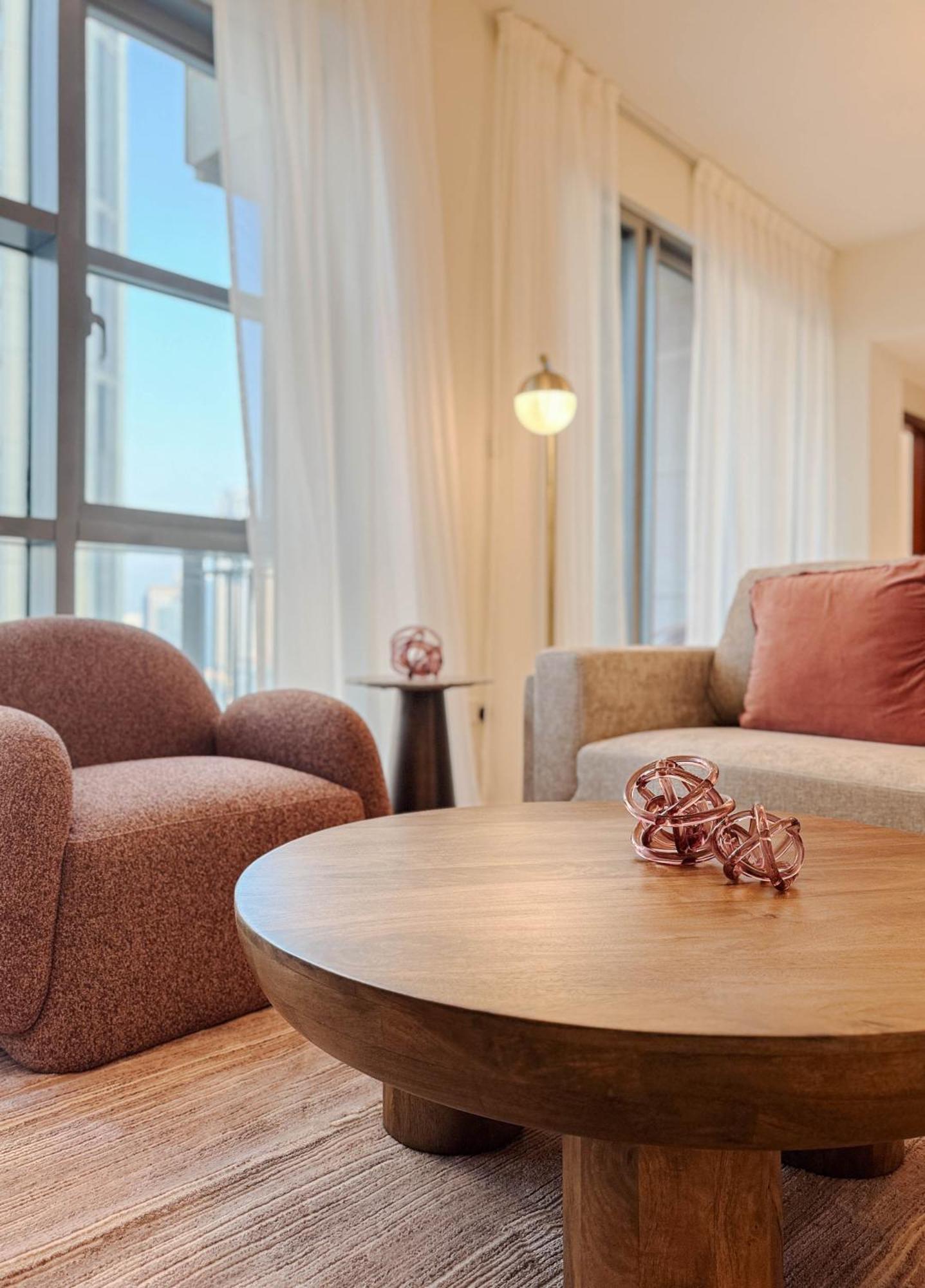 Downtown 2 Bedroom Burj Khalifa & Fountains Views 8 Min From Mall Dubai