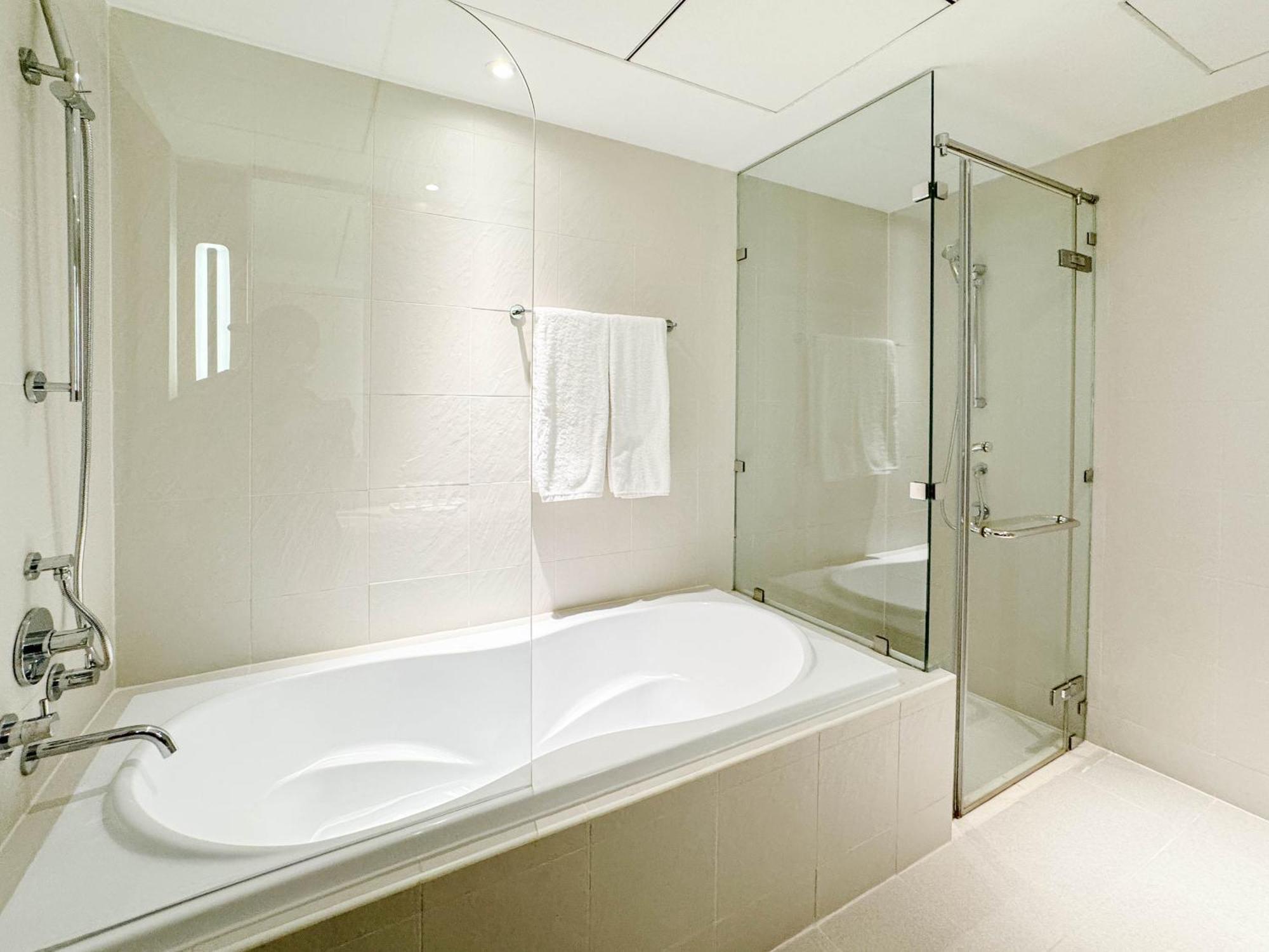 Downtown 2 Bedroom Burj Khalifa & Fountains Views 8 Min From Mall Apartment *