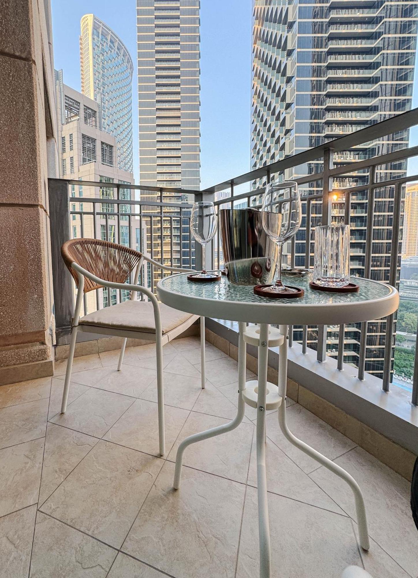 Downtown 2 Bedroom Burj Khalifa & Fountains Views 8 Min From Mall Dubai