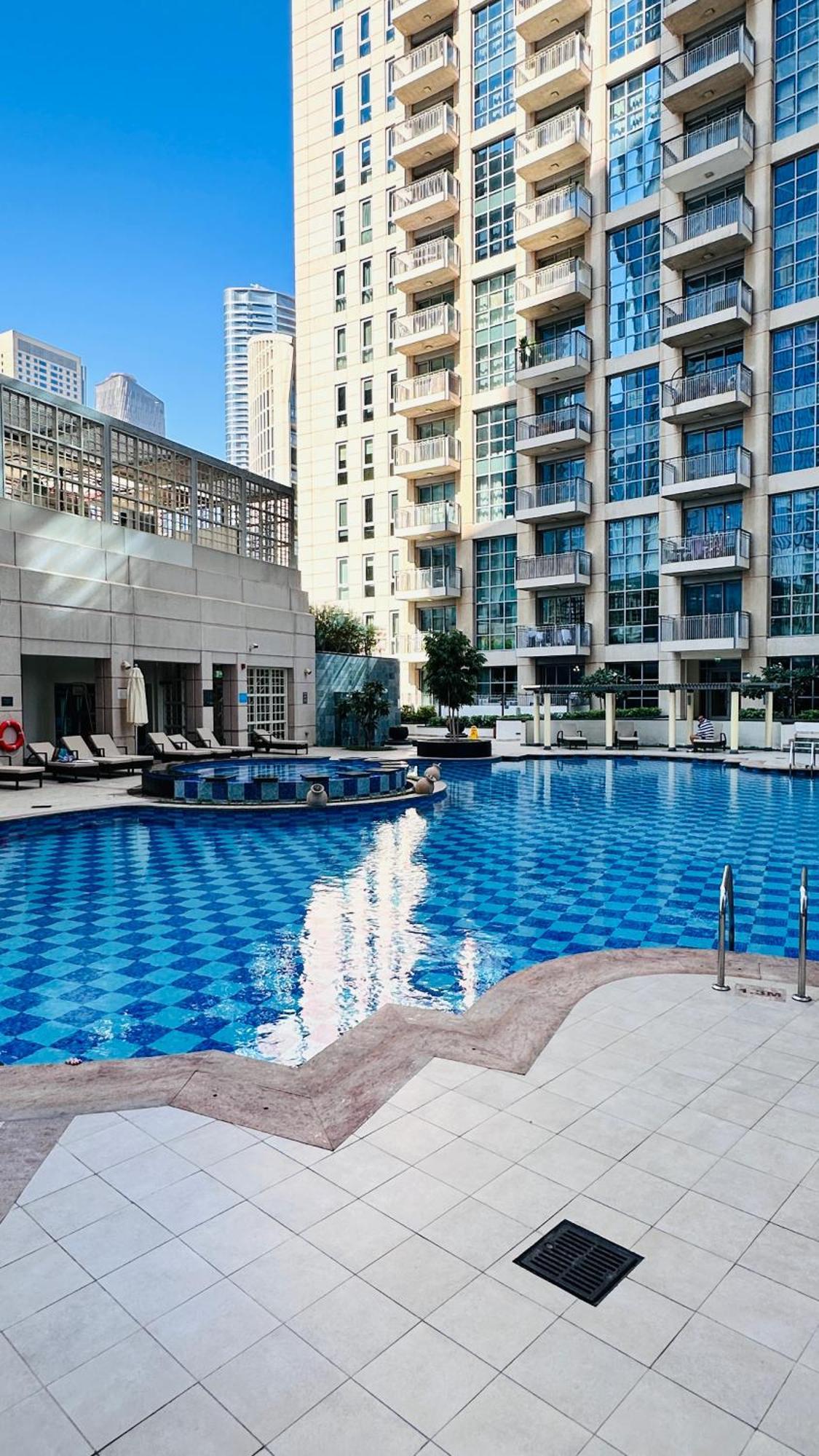 Downtown 2 Bedroom Burj Khalifa & Fountains Views 8 Min From Mall