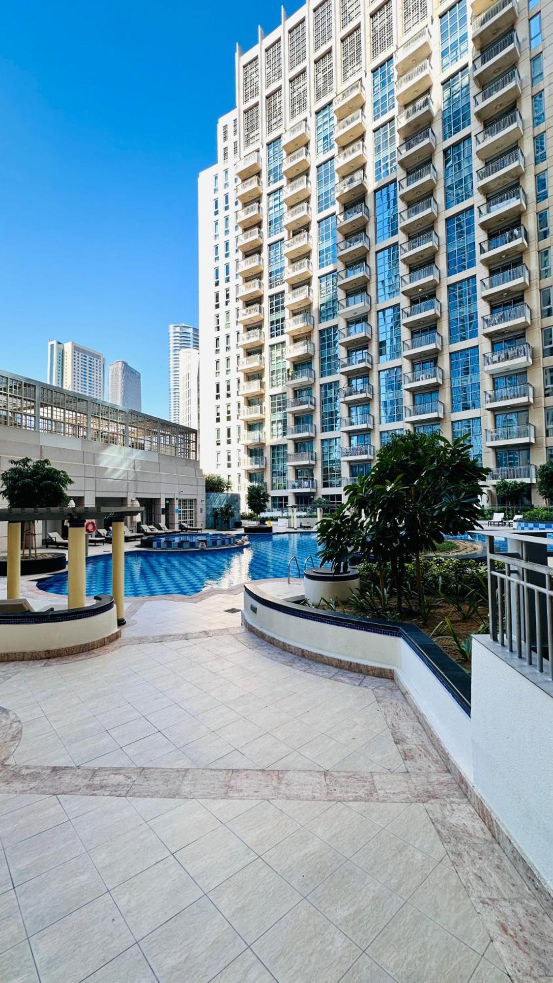 Downtown 2 Bedroom Burj Khalifa & Fountains Views 8 Min From Mall *