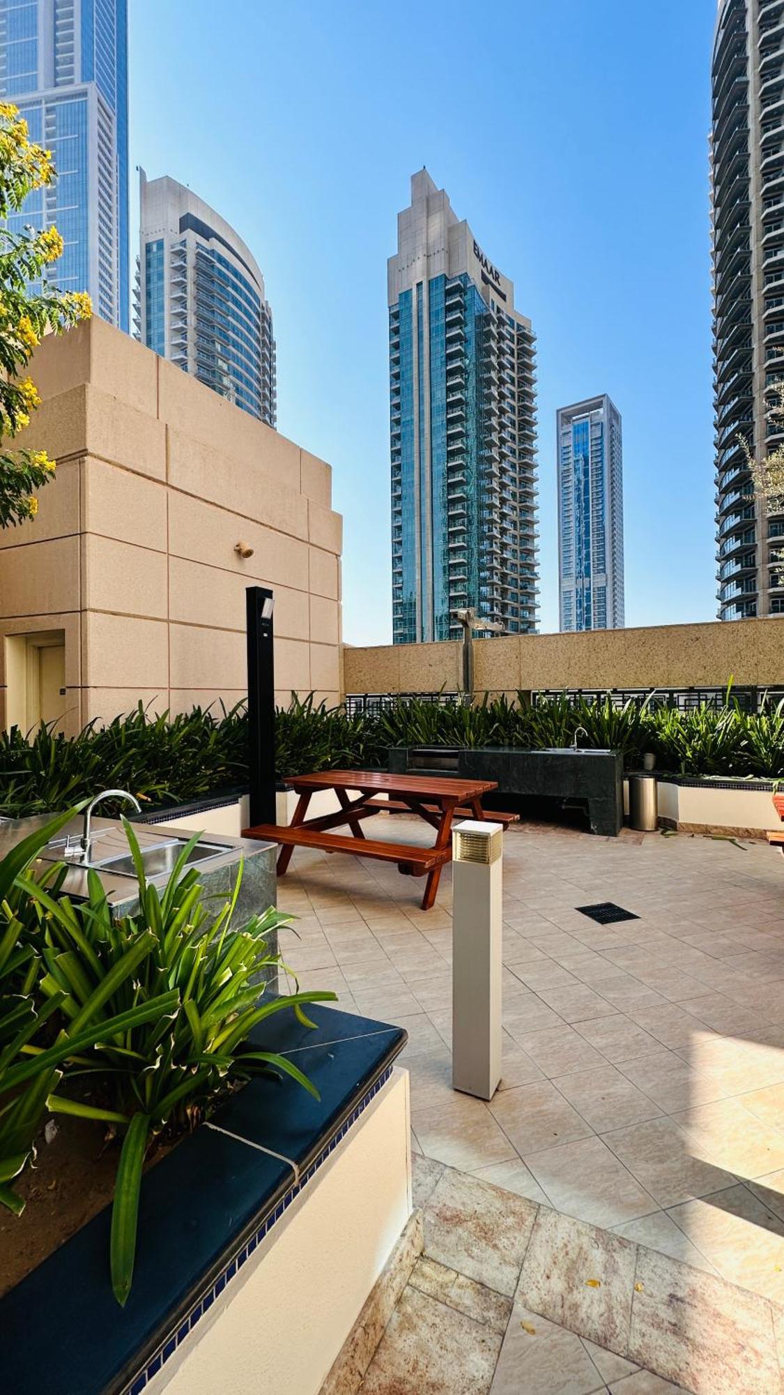 Downtown 2 Bedroom Burj Khalifa & Fountains Views 8 Min From Mall