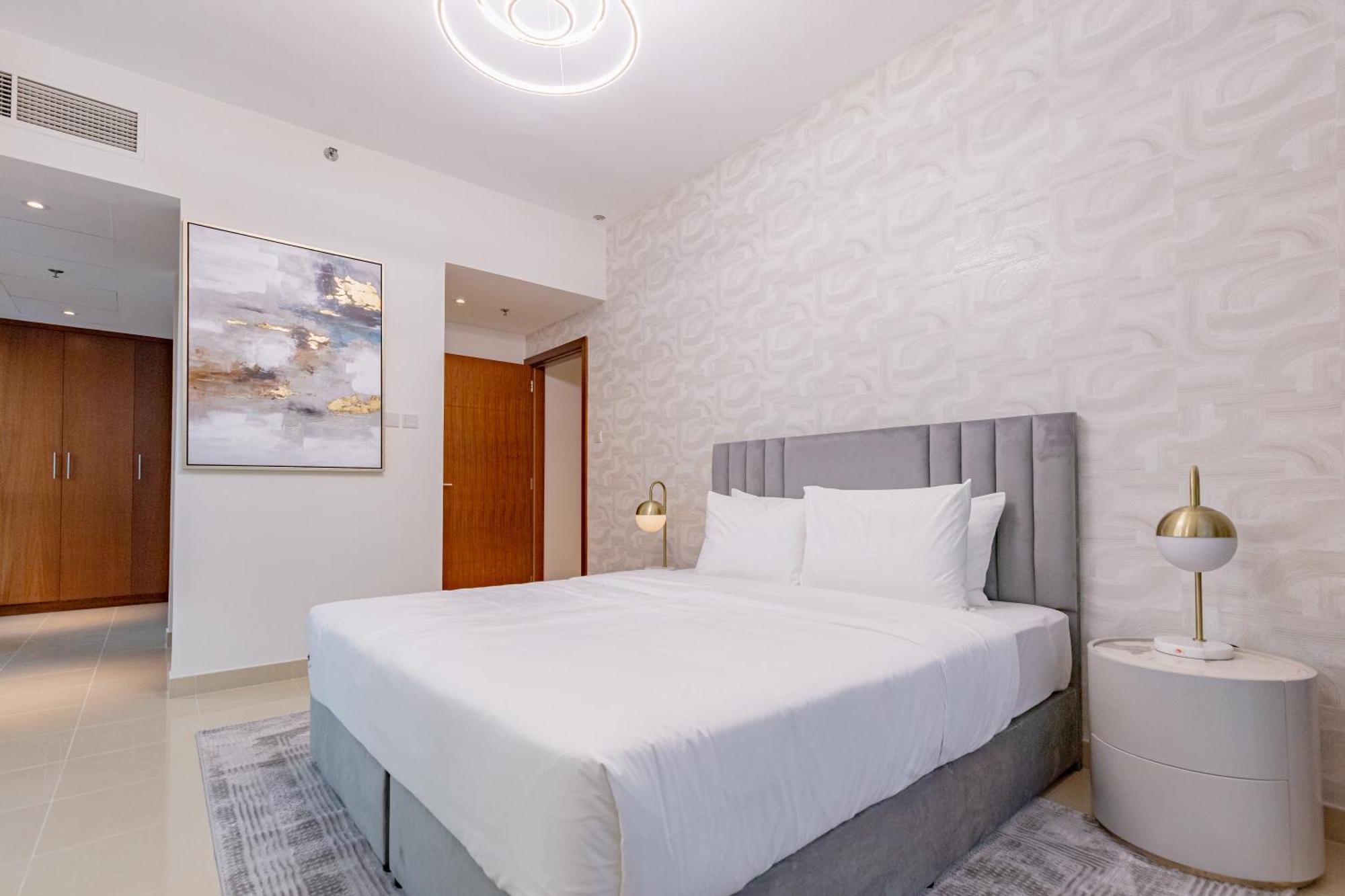Downtown 2 Bedroom Burj Khalifa & Fountains Views 8 Min From Mall Apartment