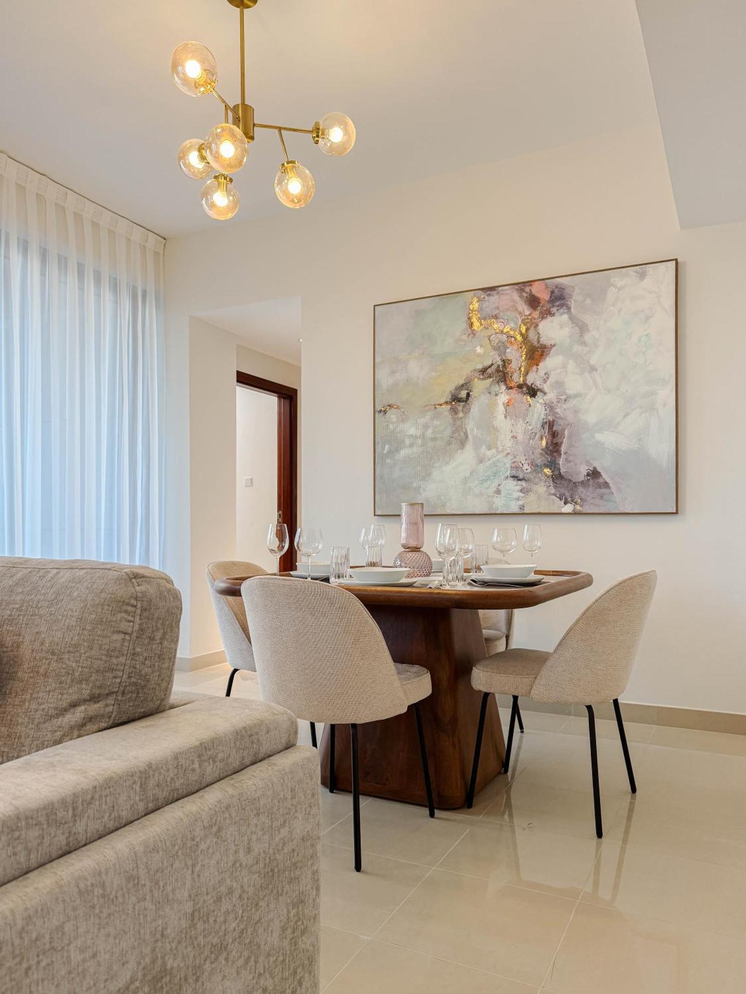 Downtown 2 Bedroom Burj Khalifa & Fountains Views 8 Min From Mall *