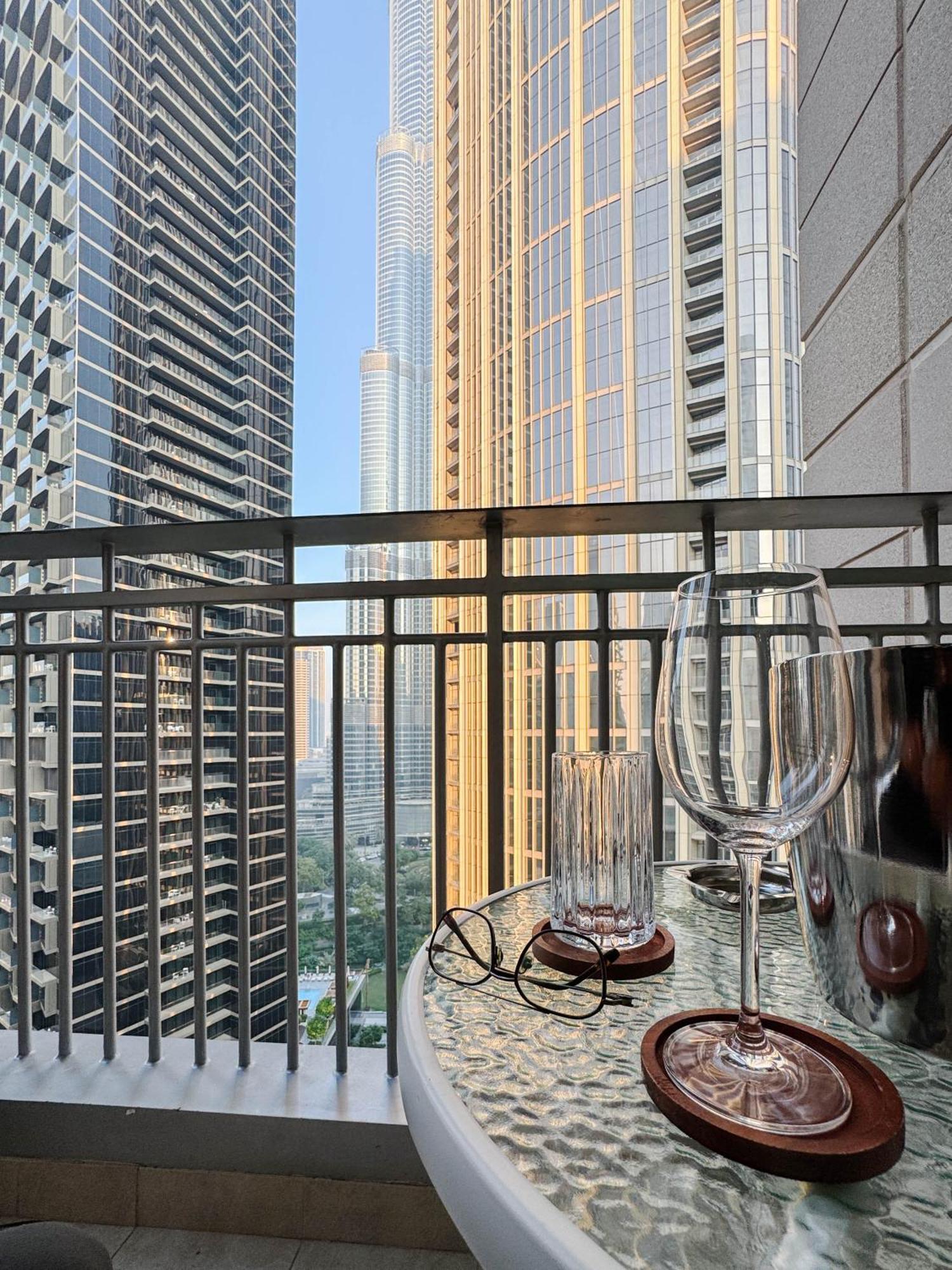 Downtown 2 Bedroom Burj Khalifa & Fountains Views 8 Min From Mall Dubai