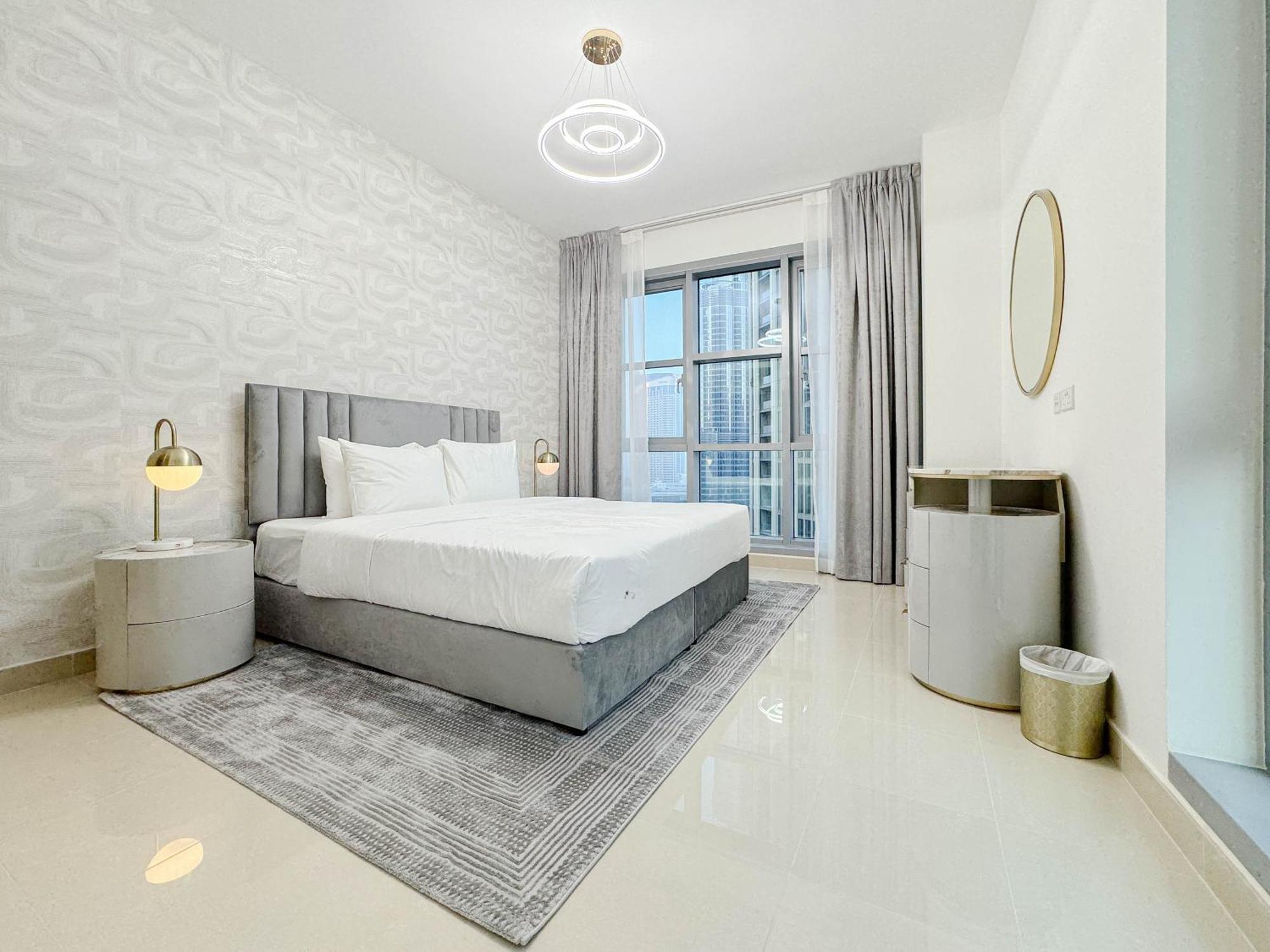 Downtown 2 Bedroom Burj Khalifa & Fountains Views 8 Min From Mall