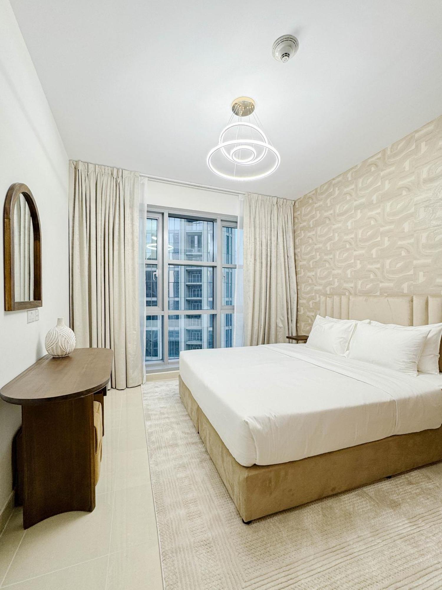 Downtown 2 Bedroom Burj Khalifa & Fountains Views 8 Min From Mall Apartment
