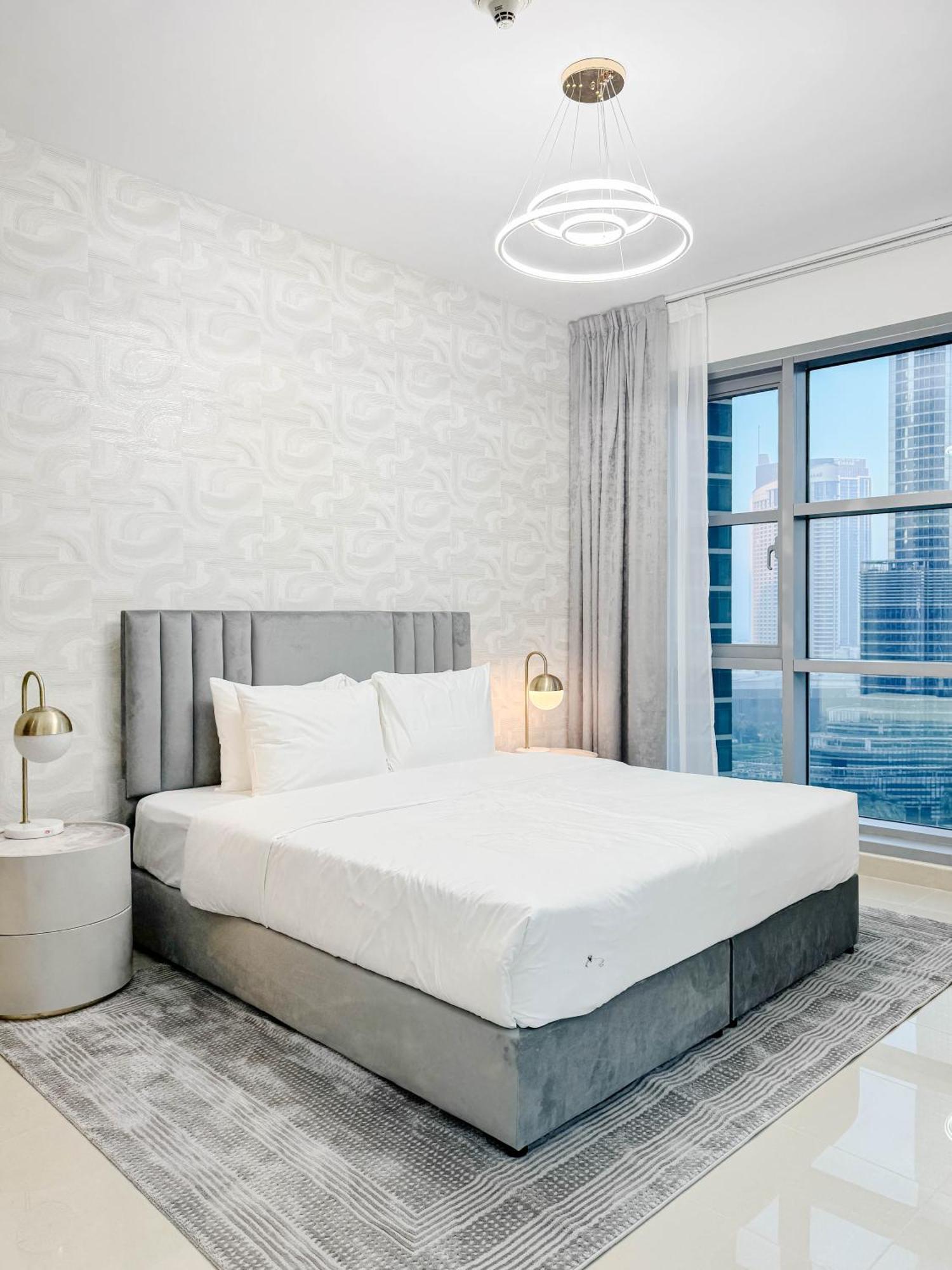 Downtown 2 Bedroom Burj Khalifa & Fountains Views 8 Min From Mall * Dubai