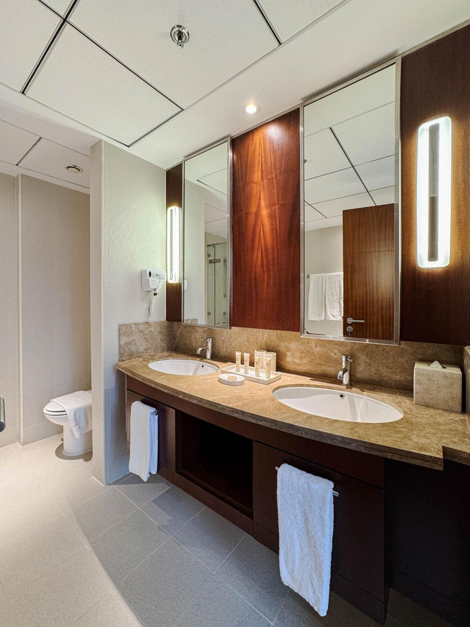 Downtown 2 Bedroom Burj Khalifa & Fountains Views 8 Min From Mall Apartment Dubai