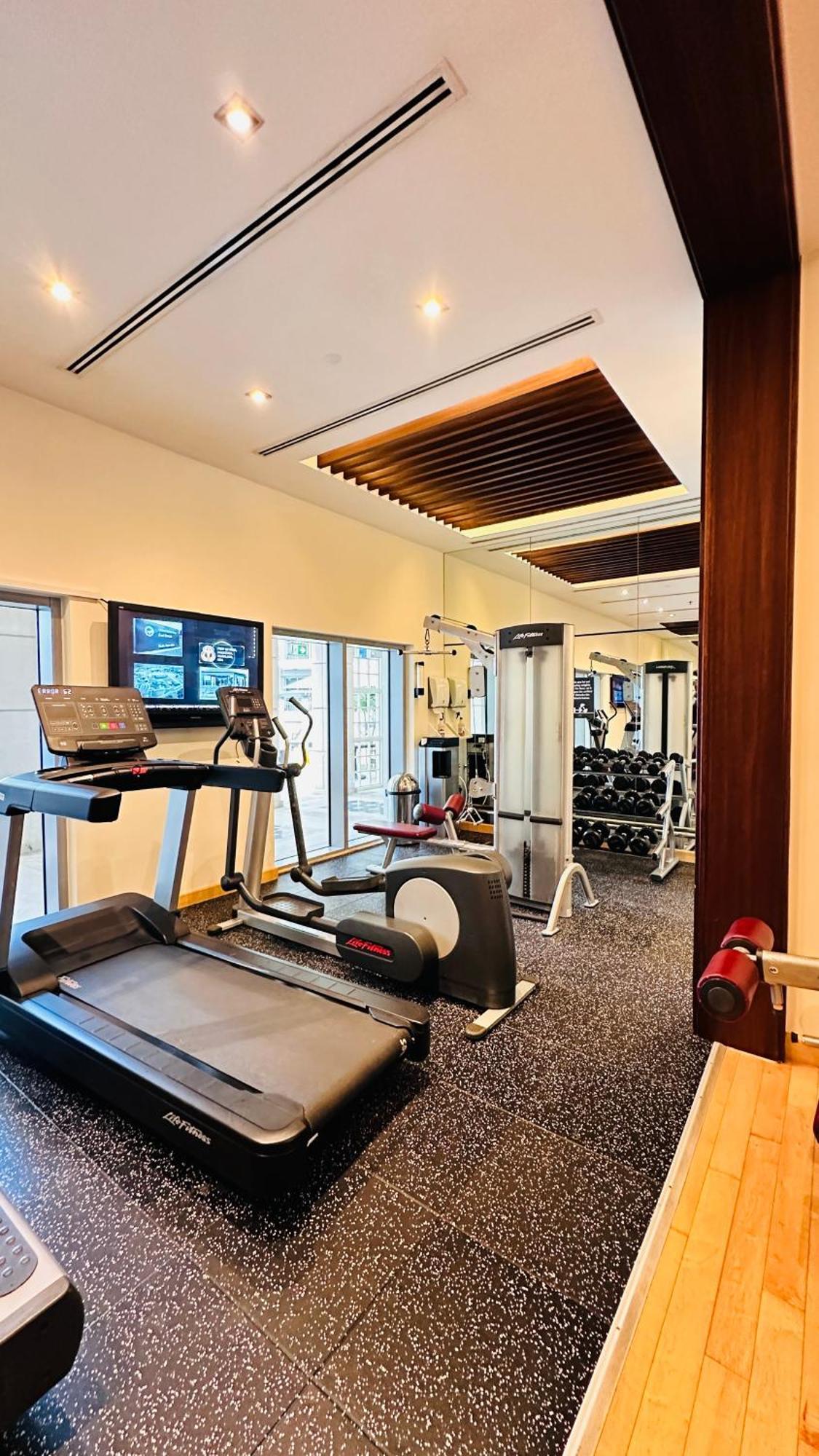 Downtown 2 Bedroom Burj Khalifa & Fountains Views 8 Min From Mall *