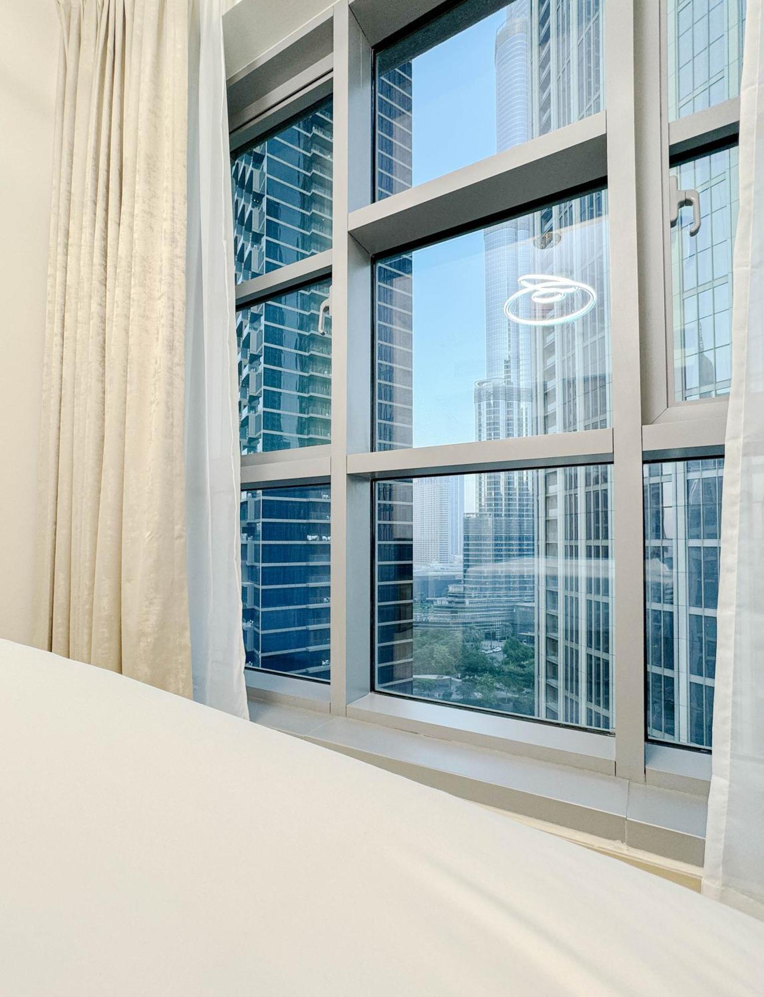 Downtown 2 Bedroom Burj Khalifa & Fountains Views 8 Min From Mall * Dubai