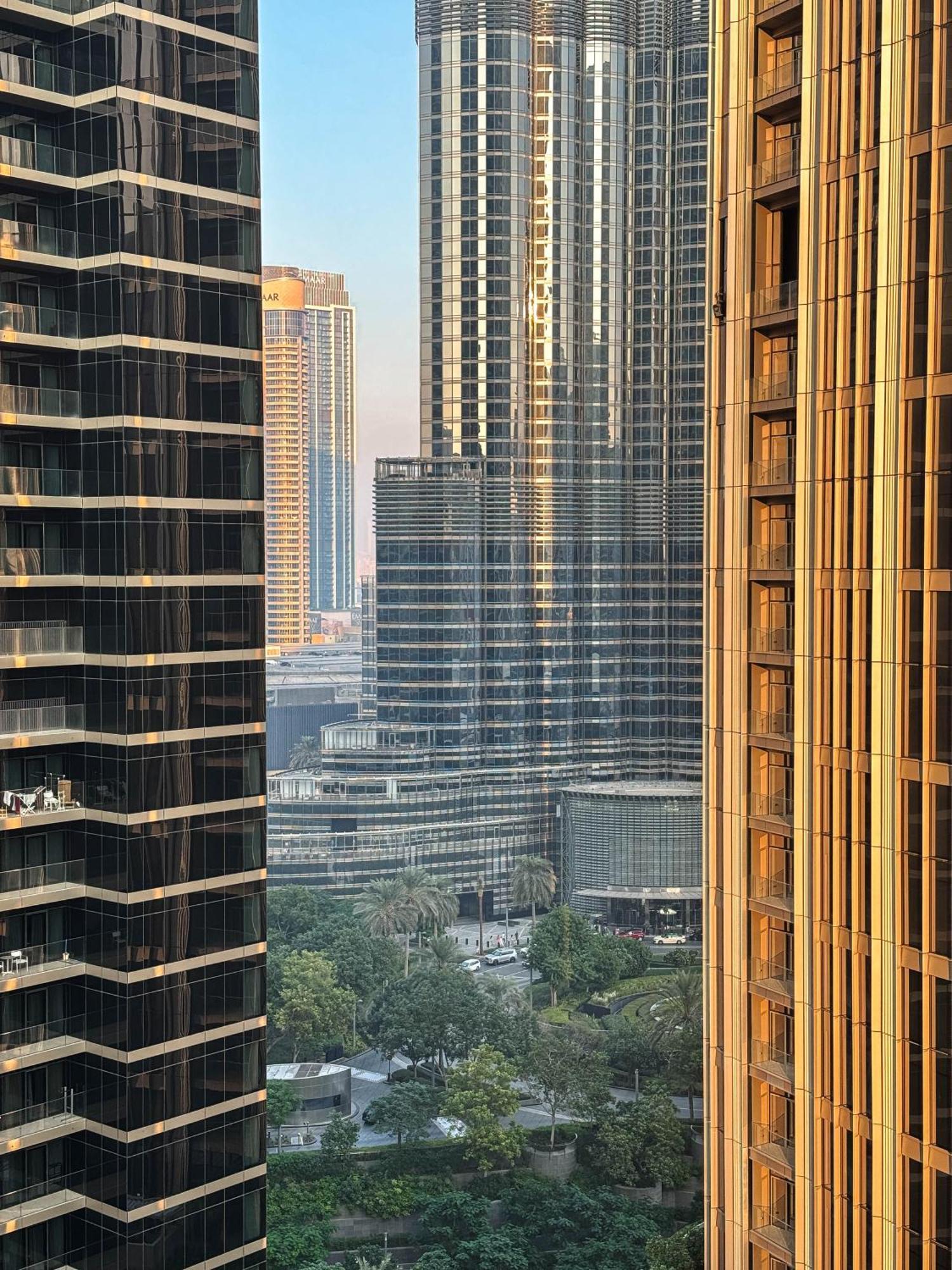Downtown 2 Bedroom Burj Khalifa & Fountains Views 8 Min From Mall Dubai