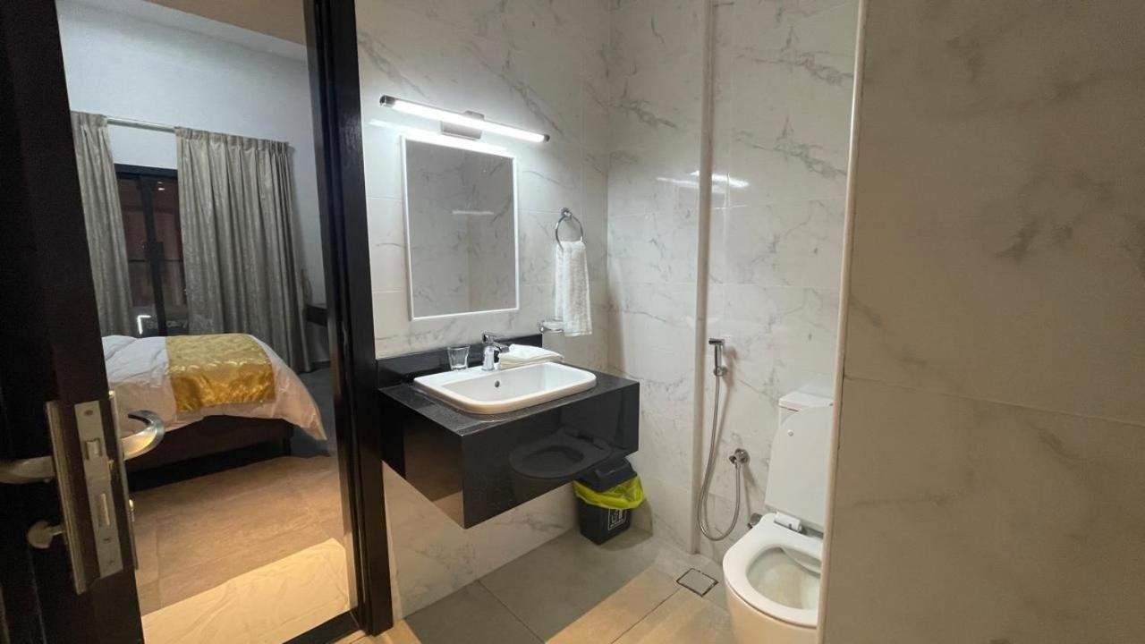 Ista Llc Apartment *