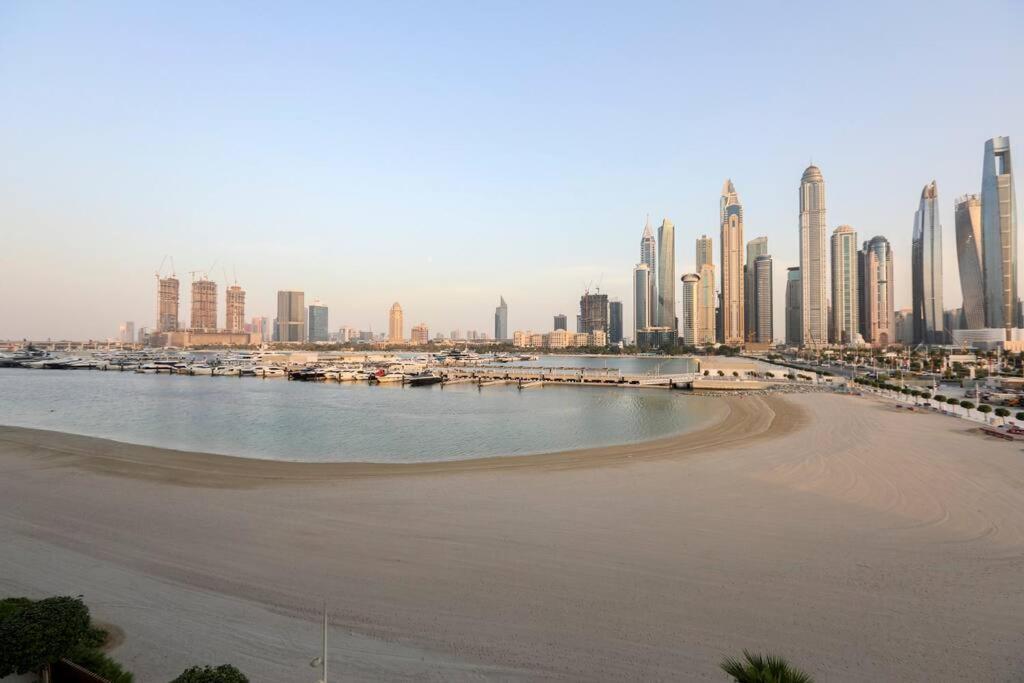 1br Beachfront With Sun Loungers At Palm Jumeirah Apartment