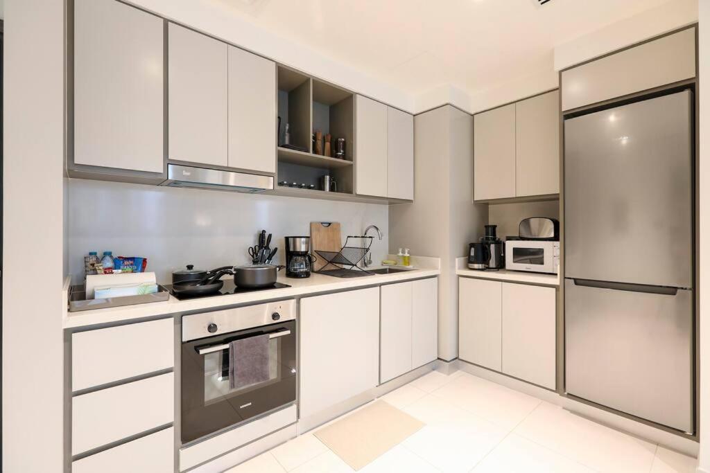 1br Beachfront With Sun Loungers At Palm Jumeirah Apartment