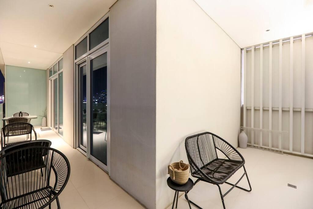 1br Beachfront With Sun Loungers At Palm Jumeirah Apartment Dubai