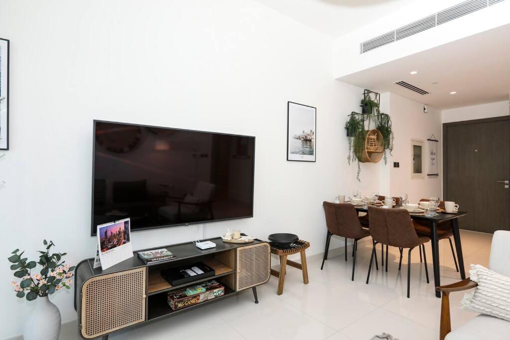 1br Beachfront With Sun Loungers At Palm Jumeirah Apartment