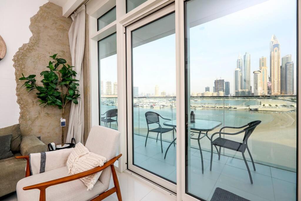 Apartment 1br Beachfront With Sun Loungers At Palm Jumeirah *