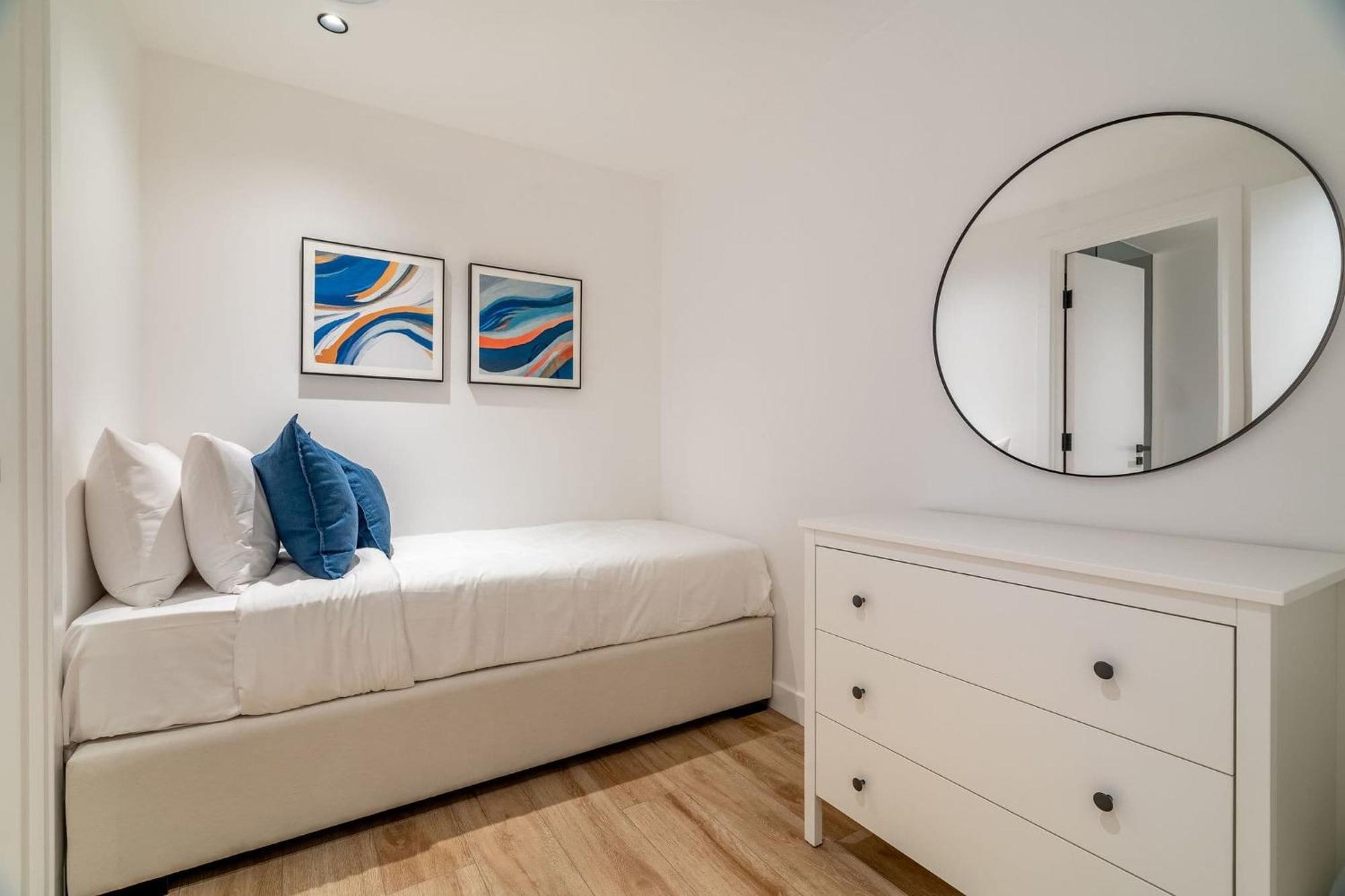 Silkhaus Chic 3bdr & Maid In Marina Apartment Dubai