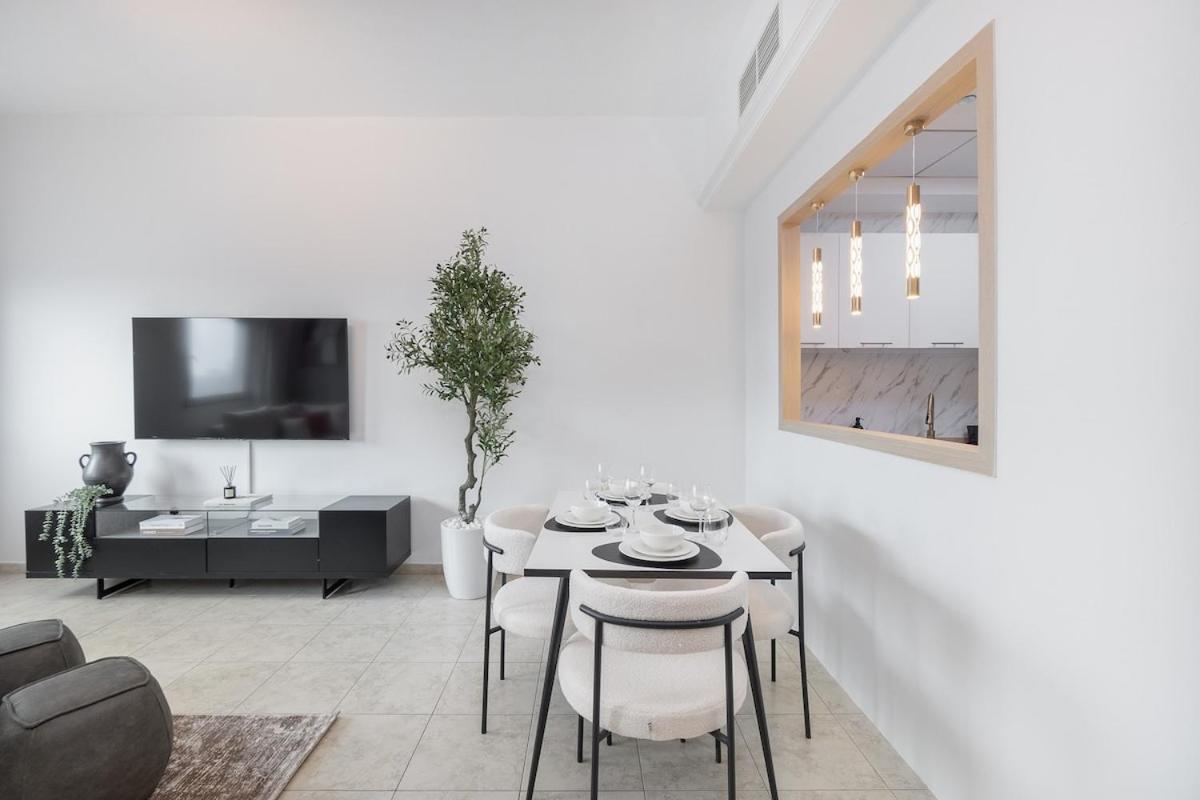 Charming 2-bedroom At Imperial Residences In Jvt *