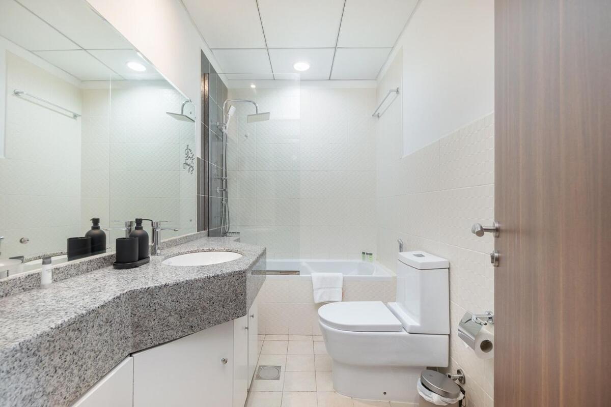 Charming 2-bedroom At Imperial Residences In Jvt